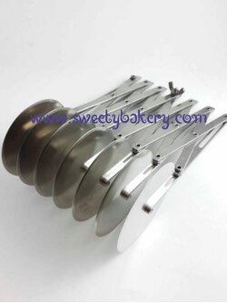 ลูกกลิ้งตัดพาย 7 ล้อ แบบเรียบ (สินค้านำเข้าเกาหลี) เส้นผ่าศูนย์กลาง 4"