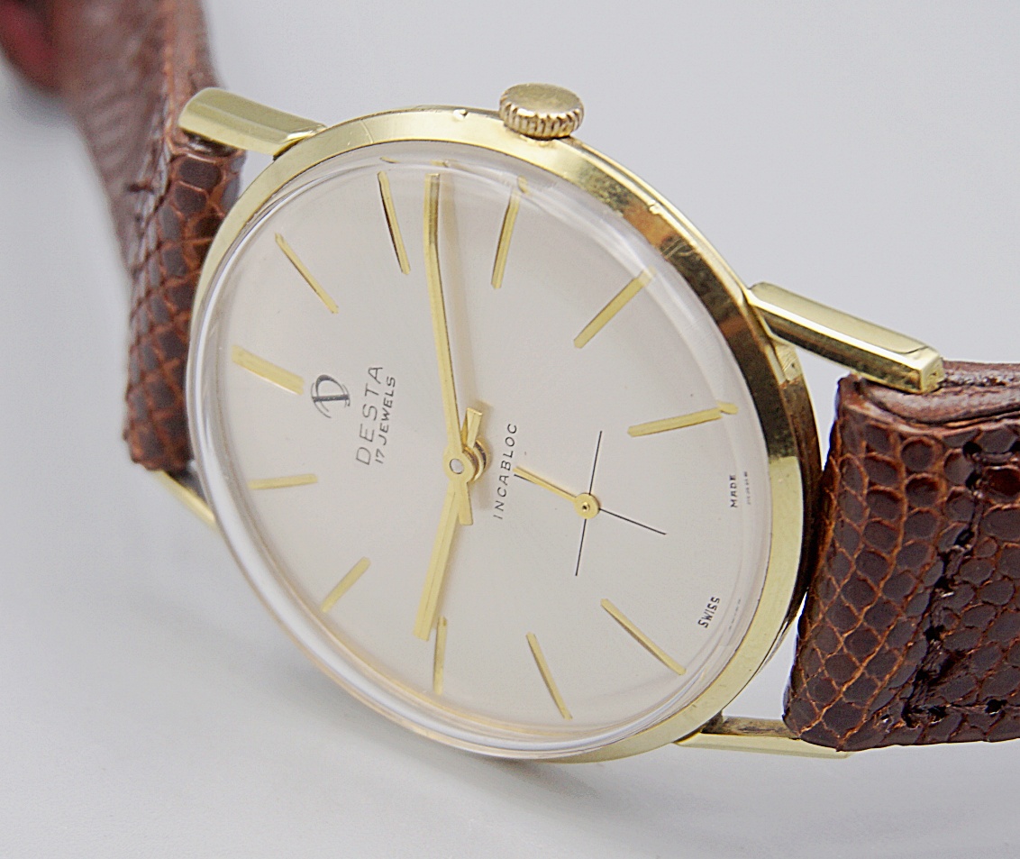 นาฬิกาเก่า DESTA ไขลานสองเข็มครึ่ง