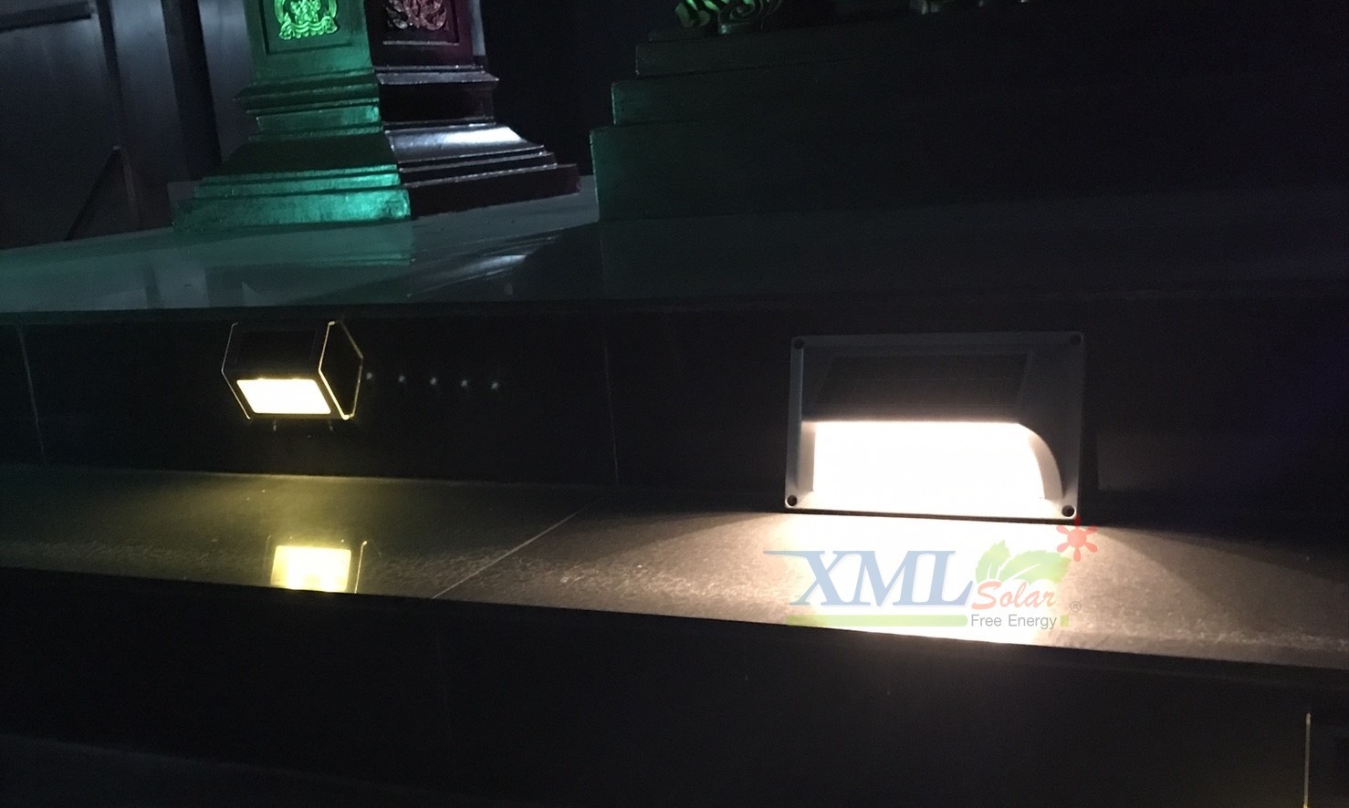 ไฟโซล่าเซลล์ติดบันได 3 LED V.2 (แสง : เหลืองวอมไวท์)