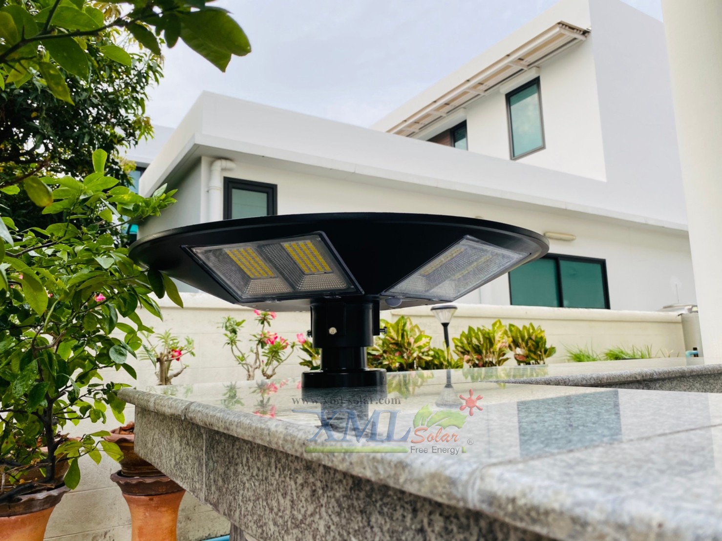 ขาตั้งกำเเพง สำหรับไฟ UFO ปลายท่อ 2.25 นิ้ว (พลาสติก)