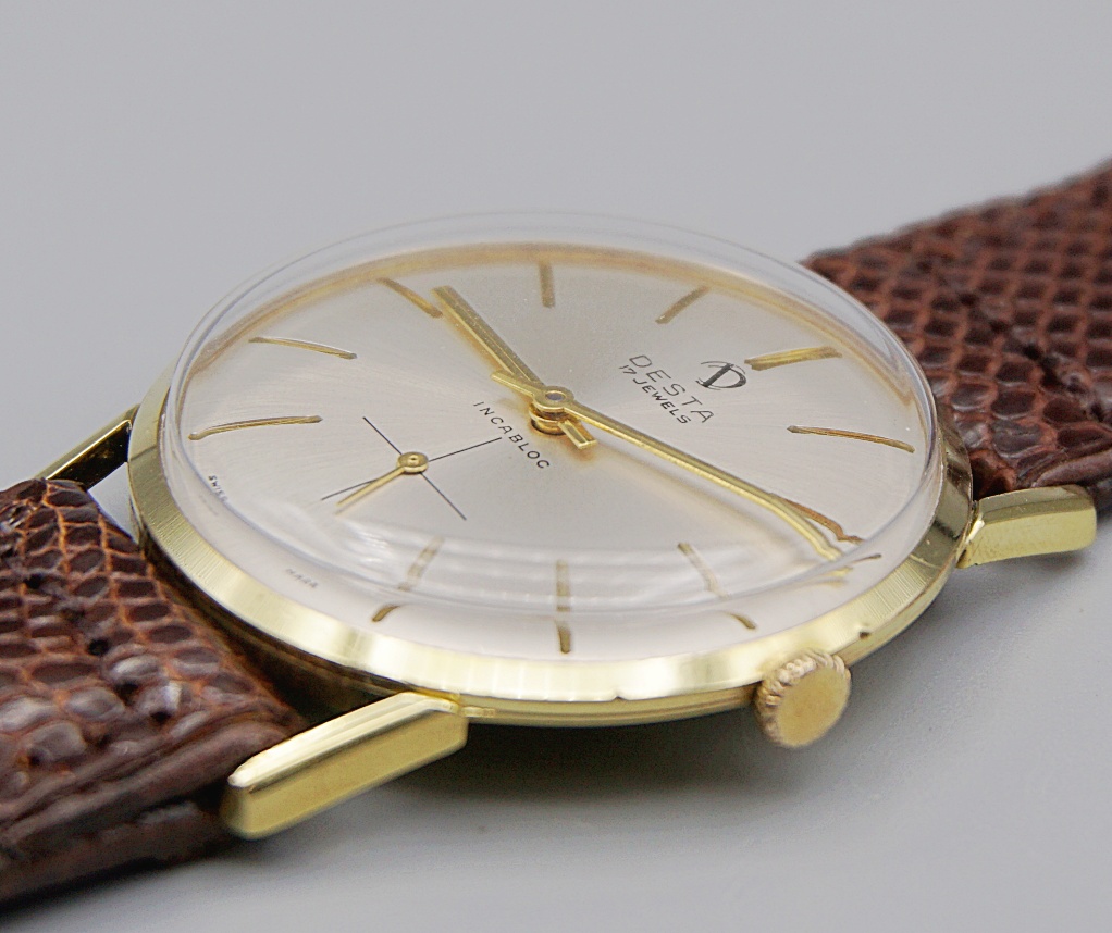 นาฬิกาเก่า DESTA ไขลานสองเข็มครึ่ง