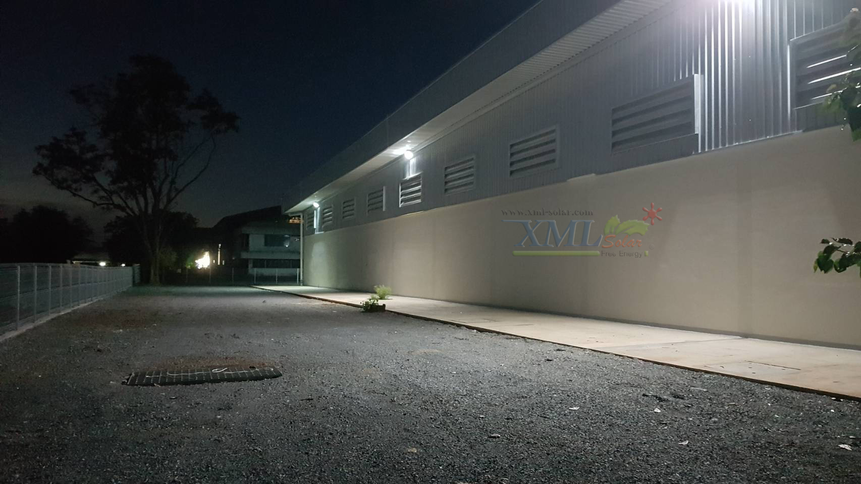 ไฟสปอตไลท์โซล่าเซลล์ 400 W. รุ่น Modi x XML ไซต์ใหญ่ (เเสง : ขาว)