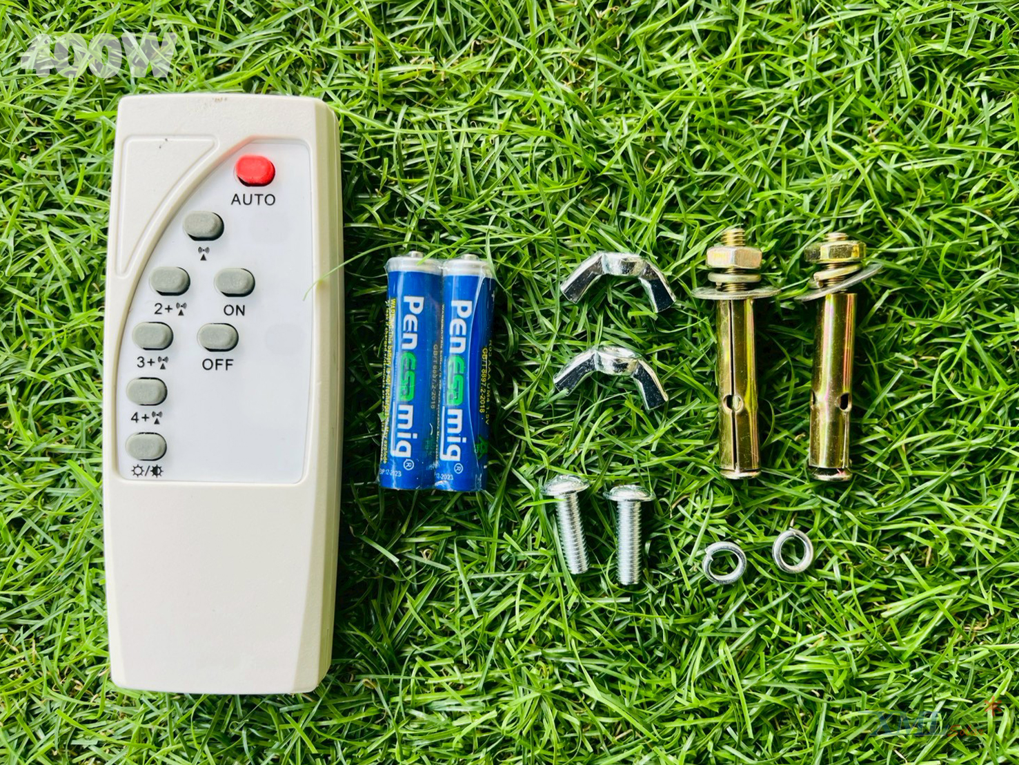 โคมไฟอเนกประสงค์โซล่าเซลล์ หลอดยาว 60 LED + Motion Sensor (แสงขาว)