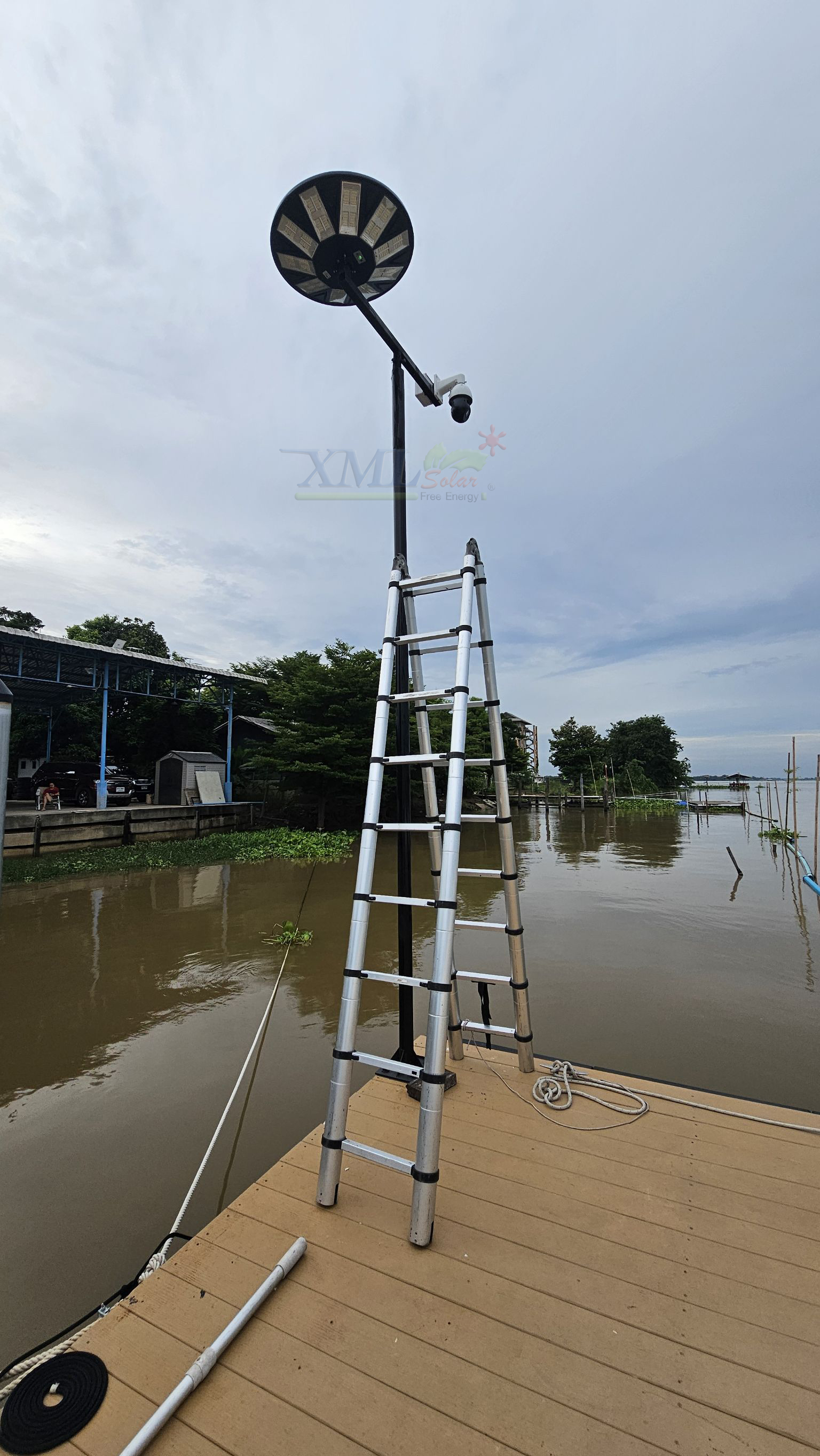 โคมไฟโซล่าเซลล์ UFO ทรงกลม (ขนาดใหญ่สุด 75 ซม.) (เปิดได้ 3 แสง) รุ่น MD-SLT38-500W