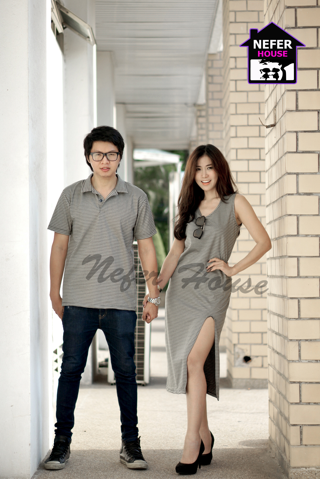 เสื้อคู่รักผ้ายืดสวยๆ เสื้อผู้ชายทรงคอโปโล มาพร้อมกับเดรสกระโปรงยาว