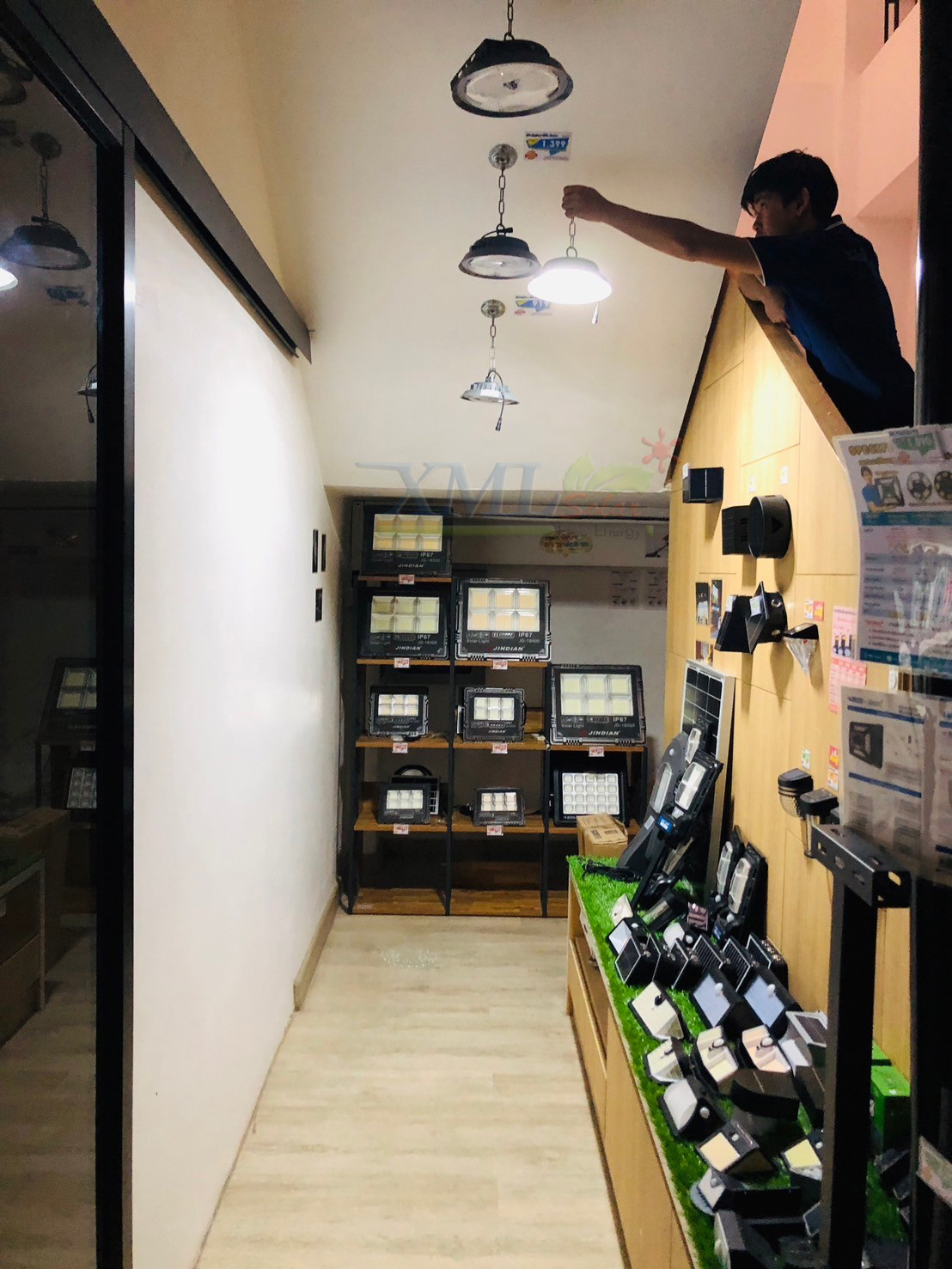 โคมไฟโซล่าเซลล์ ติดเพดาน MD-UFO88 รุ่น B (เปิดได้ 3 แสง)