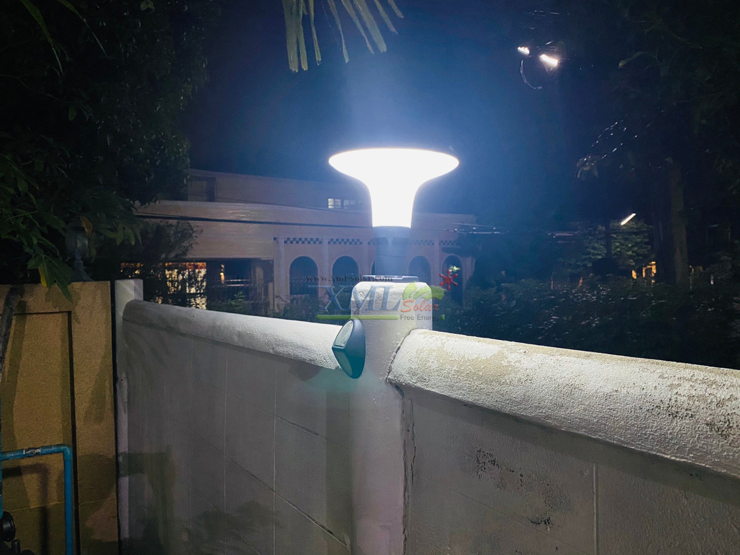 ไฟหัวเสาโซล่าเซลล์ ทรง Plaza 12 Super SMD LED (เเสง : ขาว)