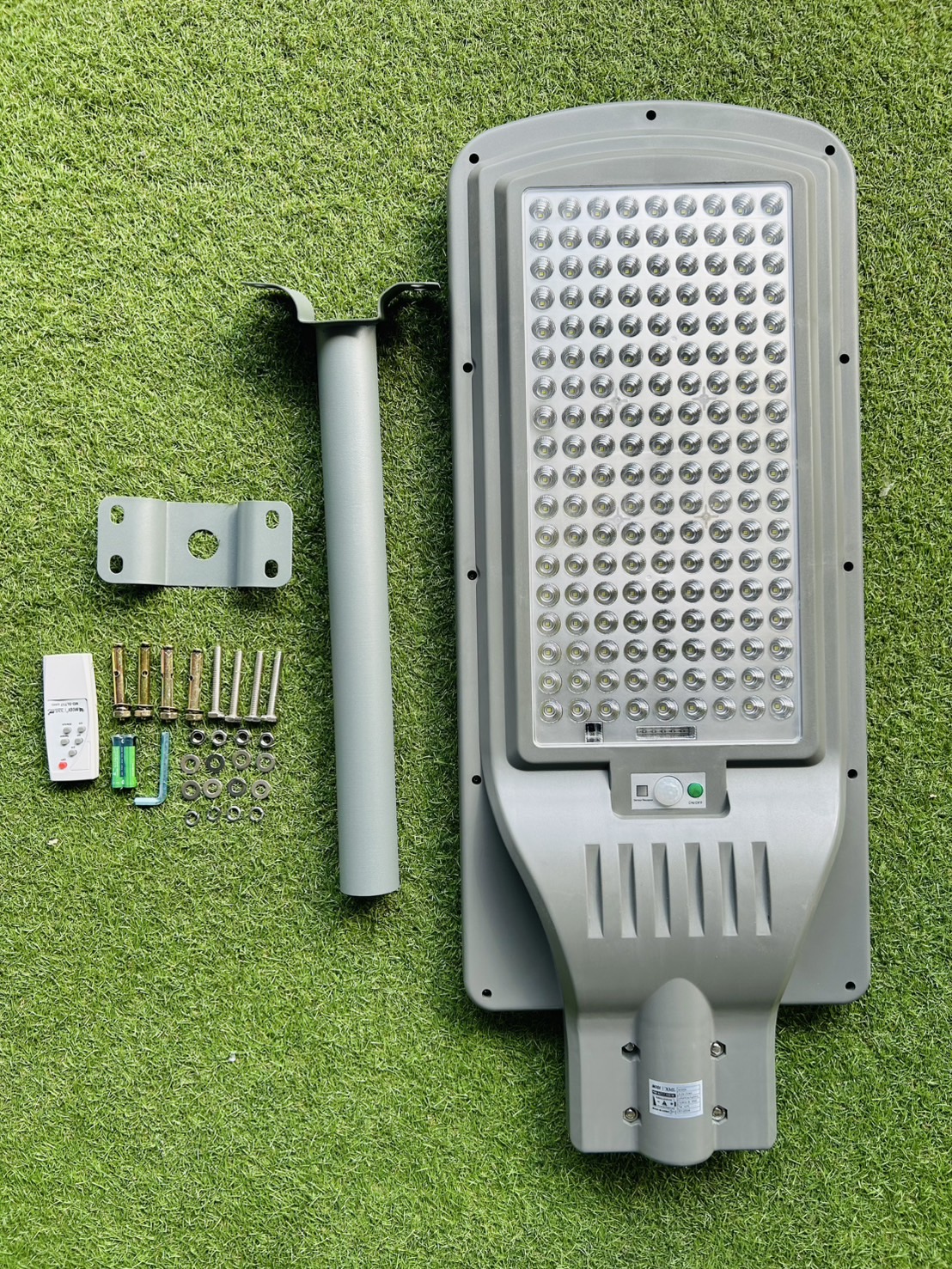 โคมไฟถนนโซล่าเซลล์ Modi x XML รุ่น MD-SLT17-400W (แสง : ขาว)(Motion sensor + สว่างค้าง)