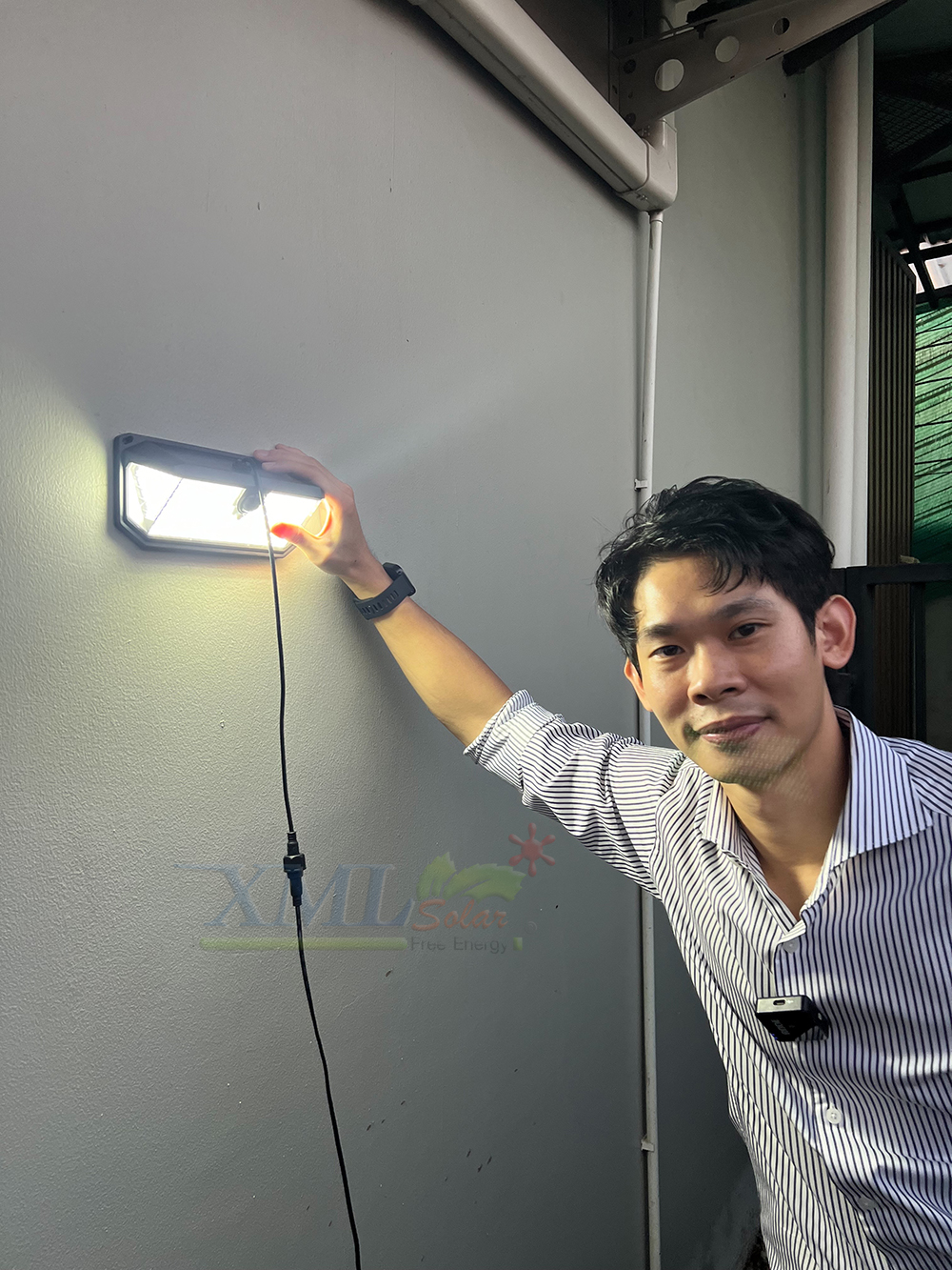 โคมไฟผนังโซล่าเซลล์ 380LED / 410LED รุ่น MD-SOLAR-H1014 (แสง : ขาว)