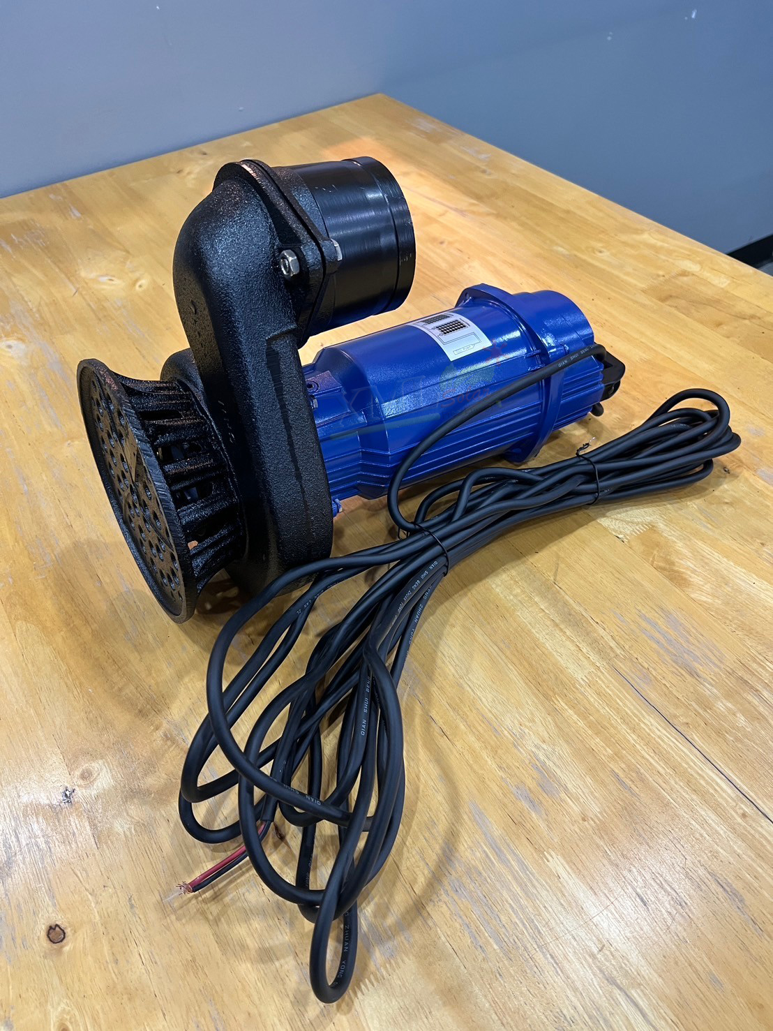 ปั๊มแช่อลูมิเนียม รุ่นสีน้ำเงิน 800W (ท่อ 4 นิ้ว) + เเผงโซล่าเซลล์ 450W (2 แผง)