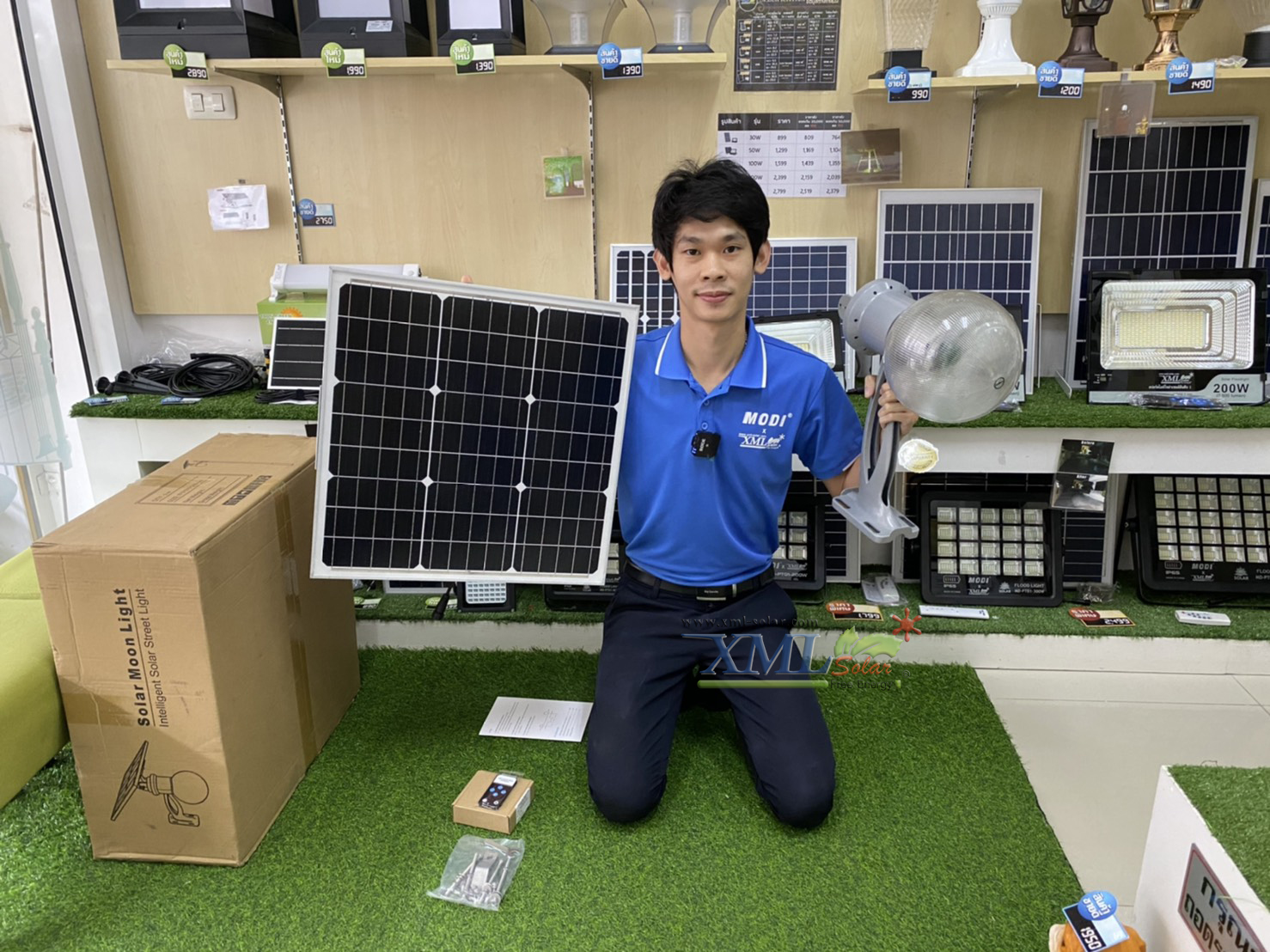 โคมไฟโซล่าเซลล์อัจฉริยะ ทรงโคมกลม รุ่น 40 Watt Monocrystalline 1 แถม 1