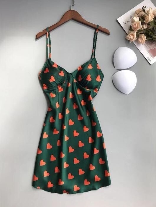 ชุดนอนเดรส สายเดี่ยวผ้าซาติน ใส่สบาย ไม่คัน ไม่อับชื้น มีฟองน้ำถอดออกได้ ฟรีไซส์ มีหลายลาย ราคาส่ง 3 ชิ้น คละแบบได้ ชุดละ 250 บาท