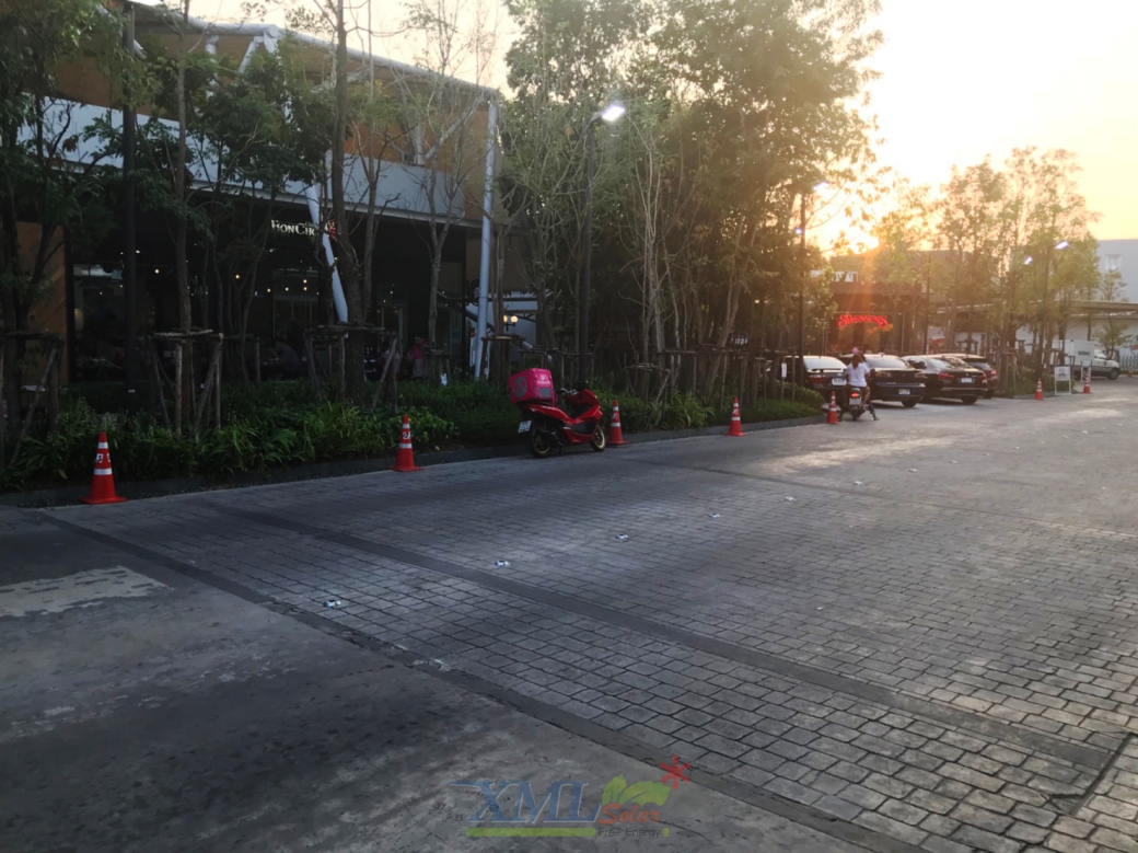 ไฟหมุดถนนโซล่าเซลล์ 6 LED รุ่น Robot (เเสง : ฟ้ากระพริบ)