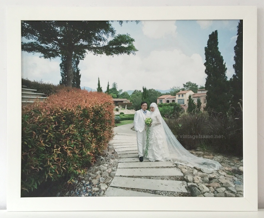 กรอบรูปโมเดิร์น ขนาด 24x30 นิ้ว รวมอัดเคลือบภาพ