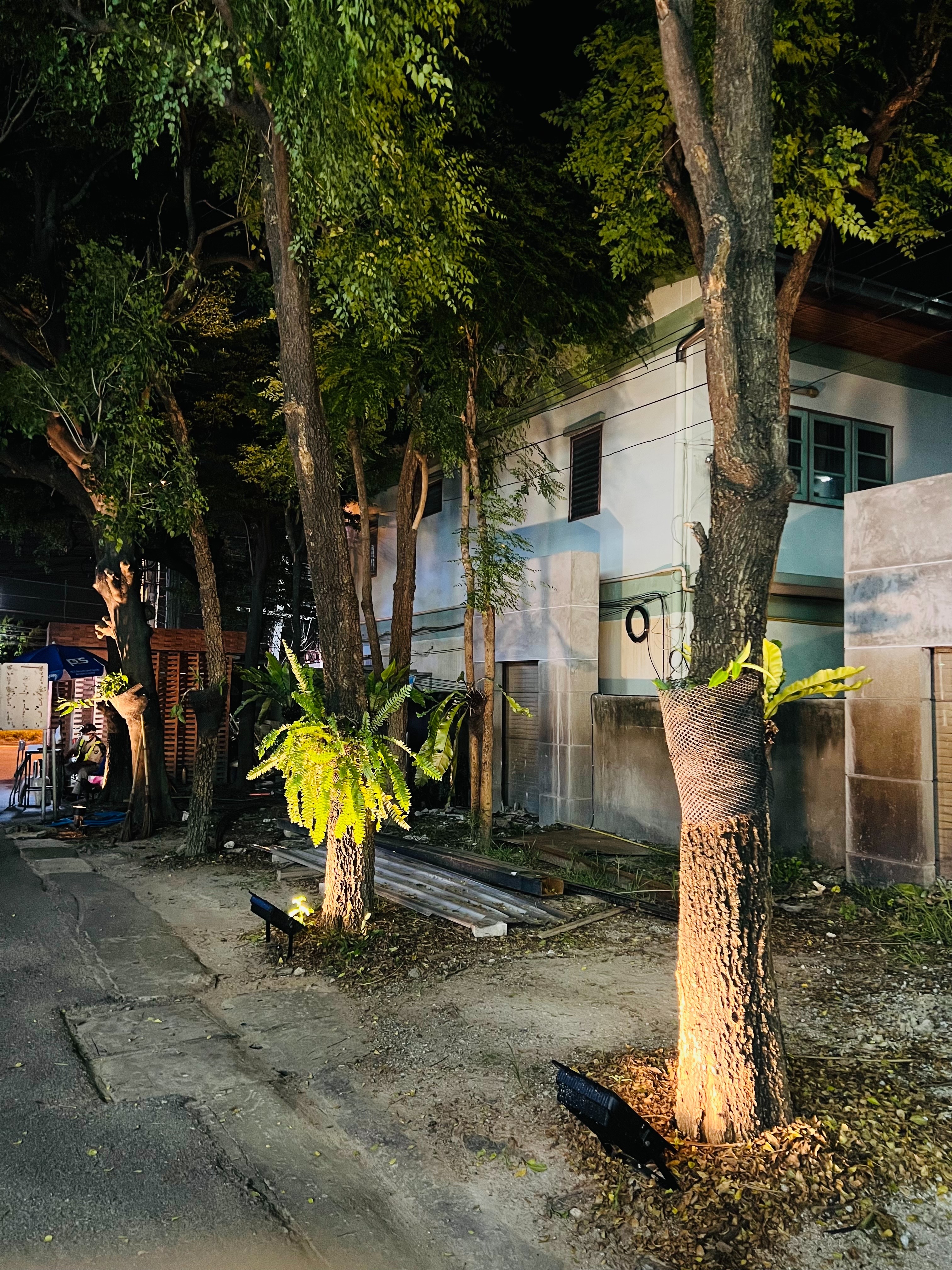 ไฟสปอตไลท์โซล่าเซลล์ 200 Watt กล่องสีน้ำตาล (เปิดได้ 3 แสง)