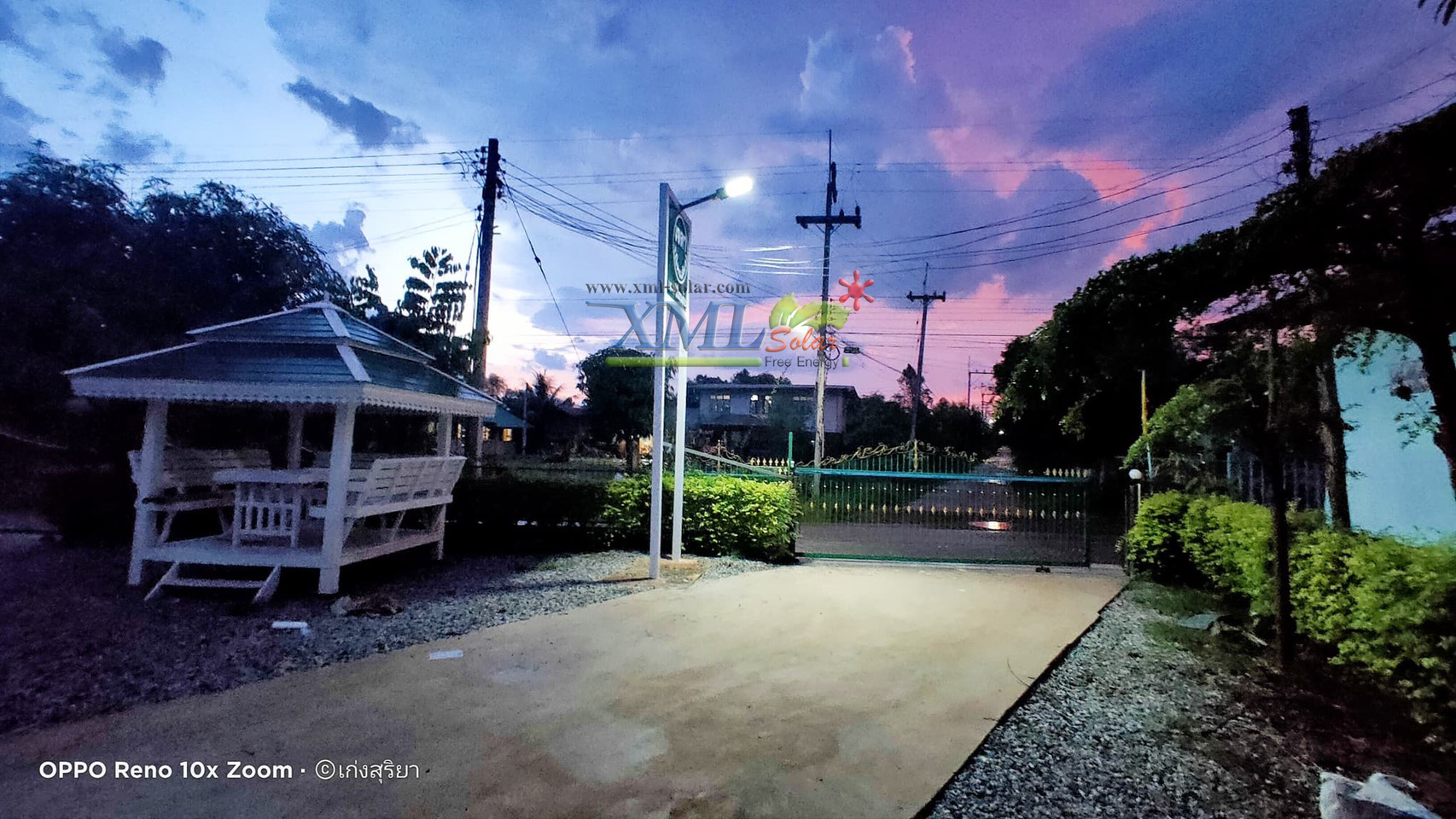 โคมไฟถนนโซล่าเซลล์ XML-Solar 200W (แสง : ขาว)(สว่างค้าง)