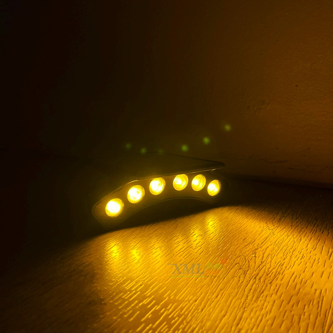 ไฟโซล่าเซลล์ติดหลังคาเก๋งจีน LSXML-218 (แสง : เหลืองวอมไวท์)(1 แถม 1)