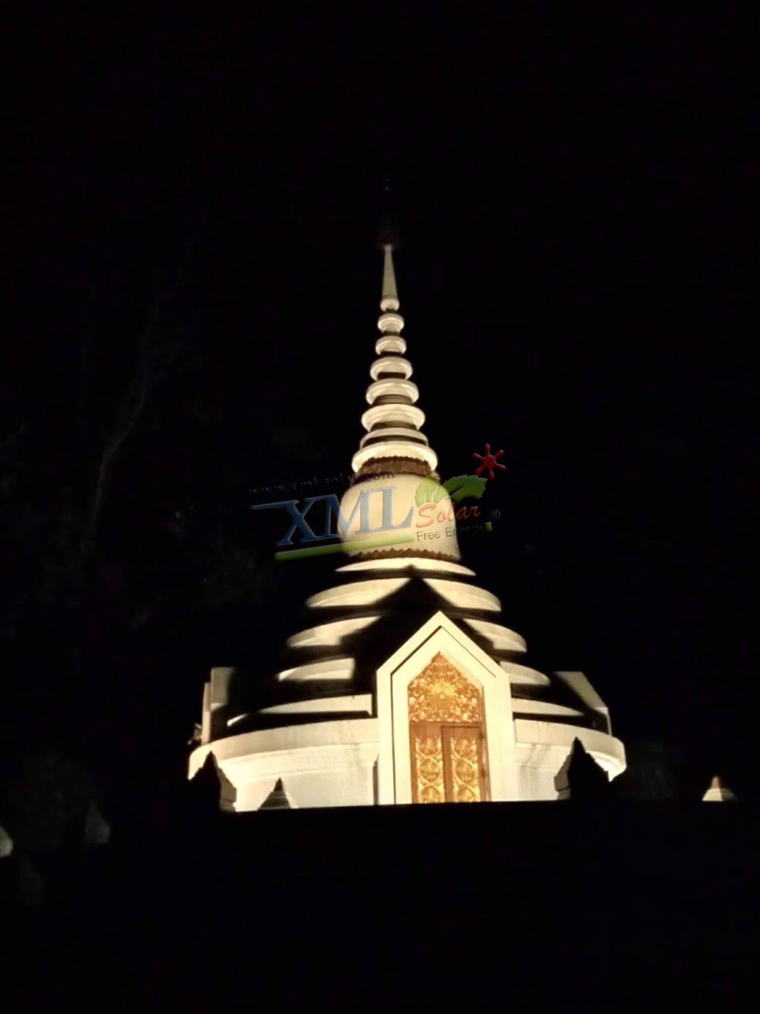 สปอร์ตไลท์โซล่าเซลล์ 300 W. รุ่นใหม่ JD8300L (แสง : เหลืองวอมไวท์) สำเนา