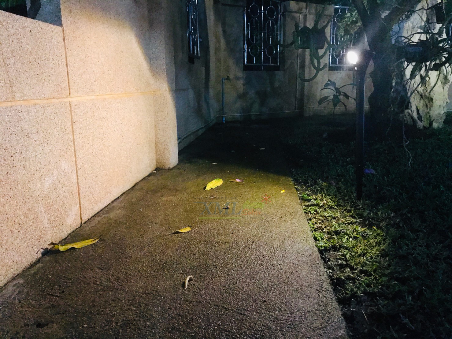 ไฟปักสนามโซล่าเซลล์ ทรงไม้เท้า + Motion sensor (เเสง :เหลืองวอมไวท์ ) 1 แถม 1