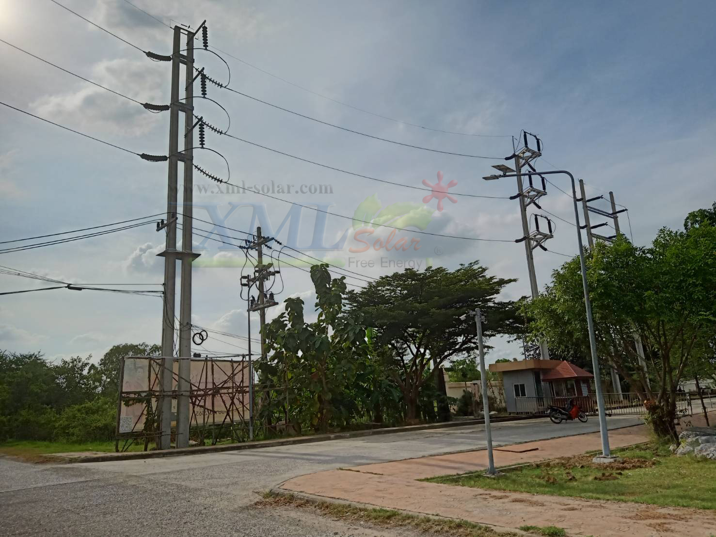 โคมไฟถนนโซล่าเซลล์ 400W รุ่น MD-SLT30-400W (แสง : ขาว)