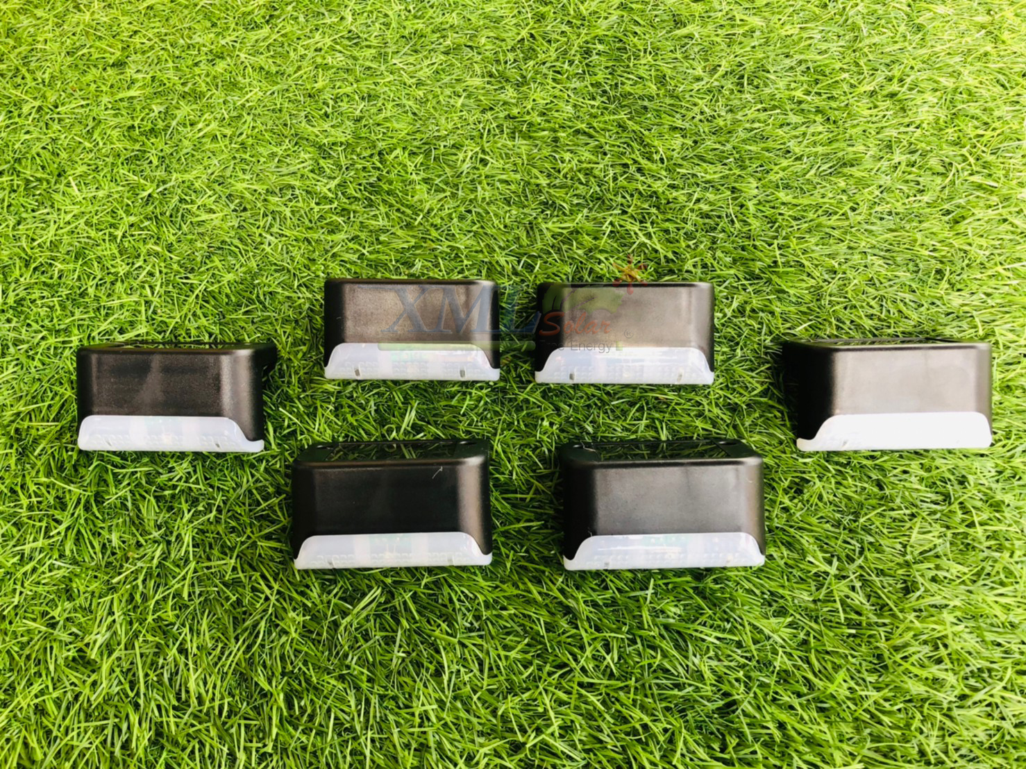 ไฟโซล่าเซลล์ติดบันได 1 LED (สีดำ) (แสง : เหลืองวอมไวท์) (ซื้อ 1 เเถม 7)