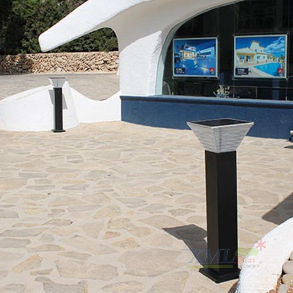 ไฟตั้งพื้นโซล่าเซลล์ ทรง พีระมิด สีดำ โคมใส (80 cm) (แสง : ขาว + เหลืองวอมไวท์)