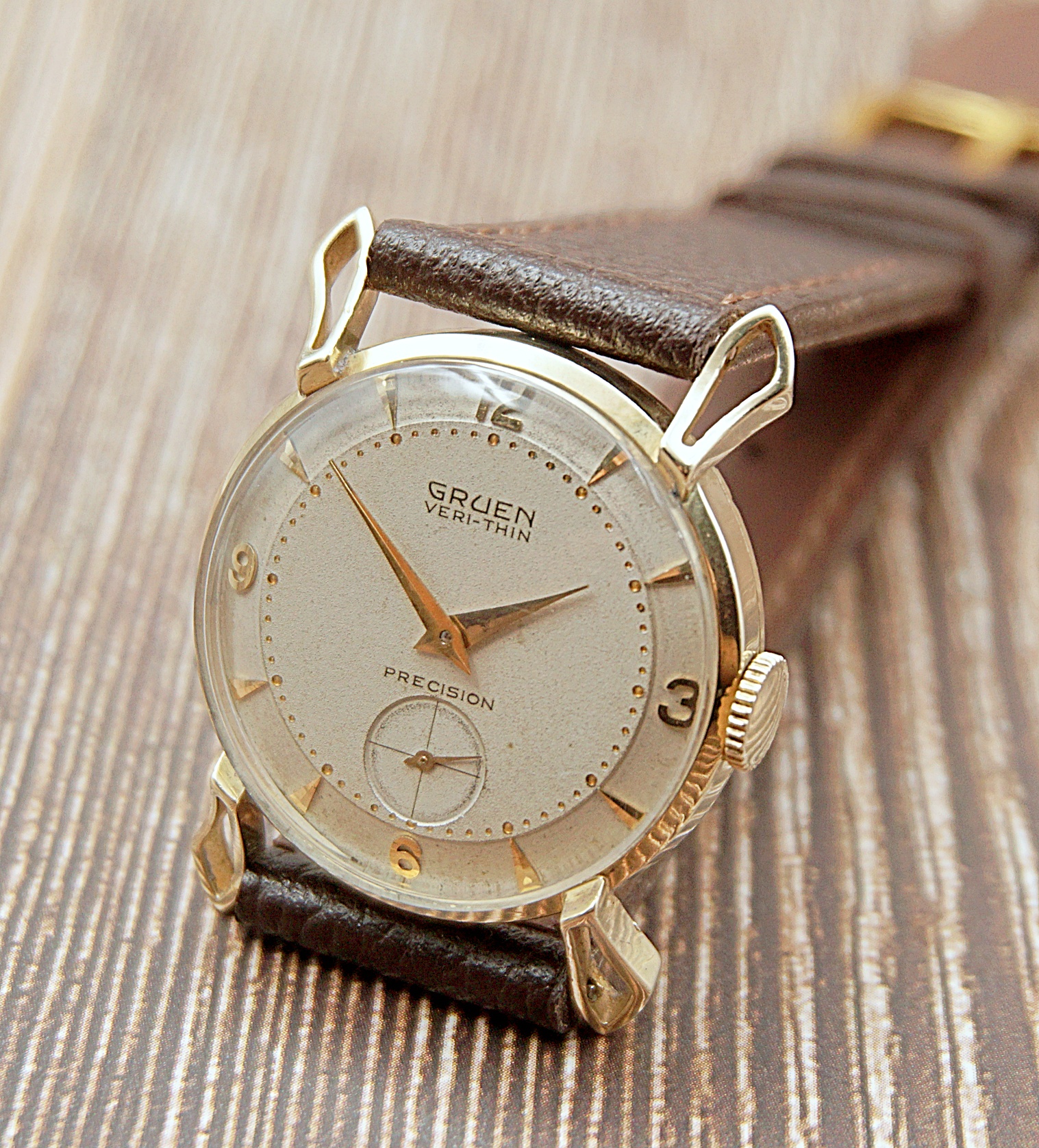 นาฬิกาเก่า GRUEN ไขลานสองเข็มครึ่ง (ตัวเรือนทอง 14K)