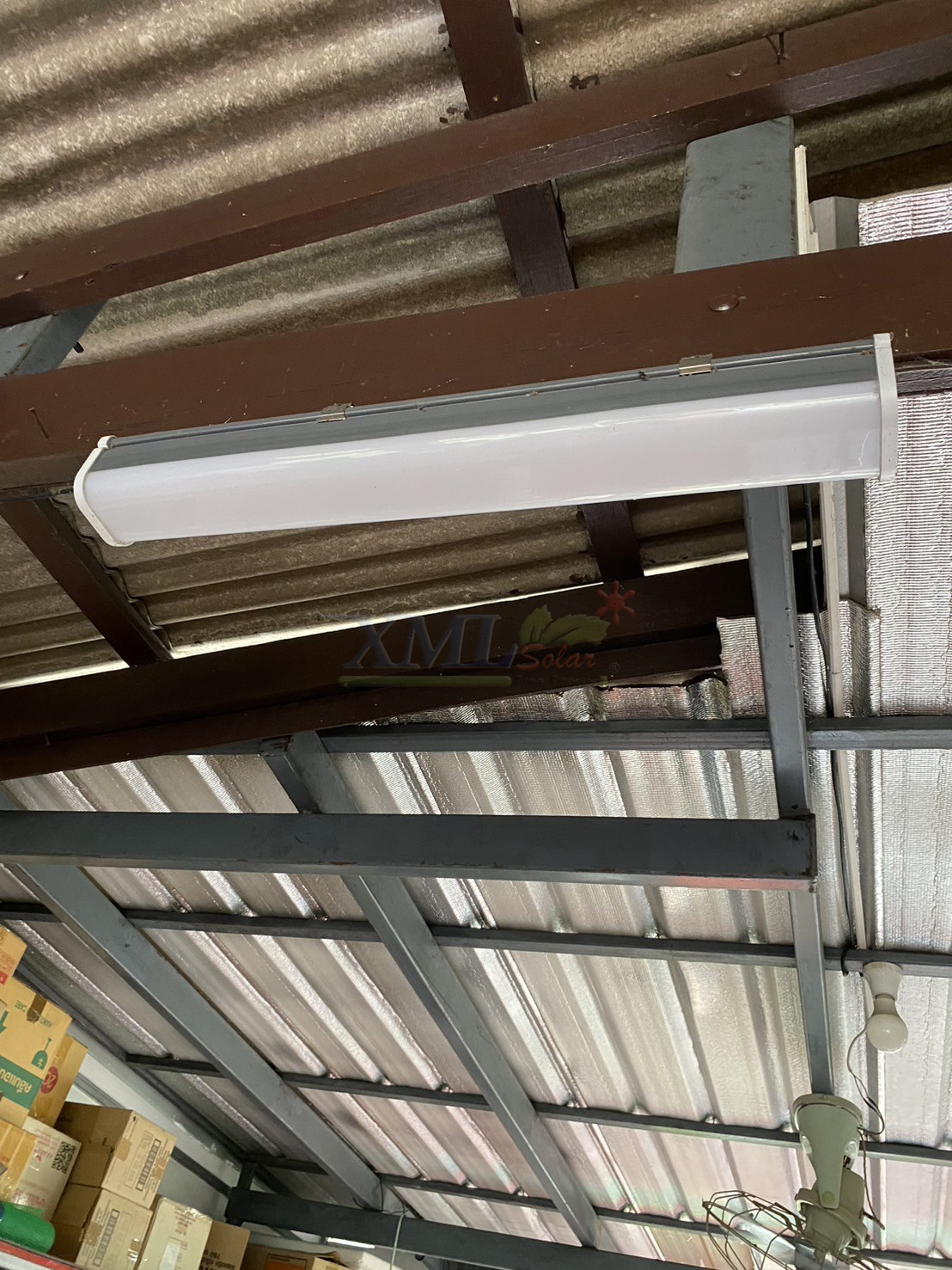 รุ่นประหยัด โคมไฟติดเพดานโซล่าเซลล์ หลอดยาว ไซต์ใหญ่ 60W. (แสงขาว)