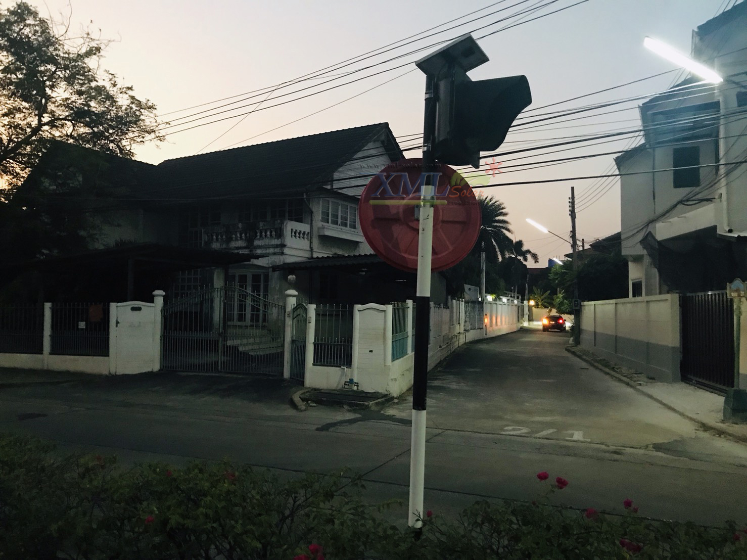 ไฟเตือนจราจร ทางแยก รุ่น 10 watt 170 led (แสง: สีเหลือง)