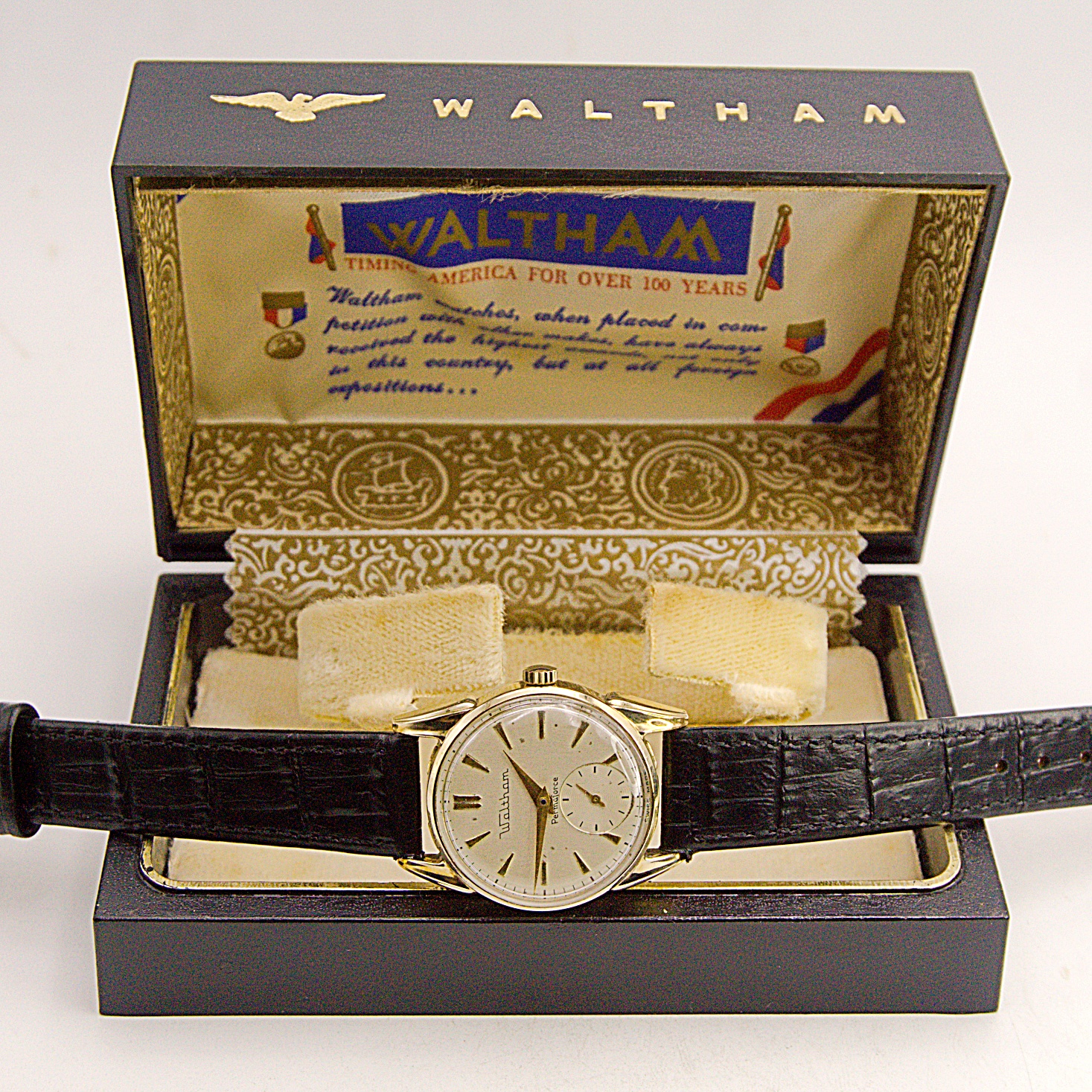นาฬิกาเก่า WALTHAM ไขลานสองเข็มครึ่ง พร้อมกล่องแข็ง