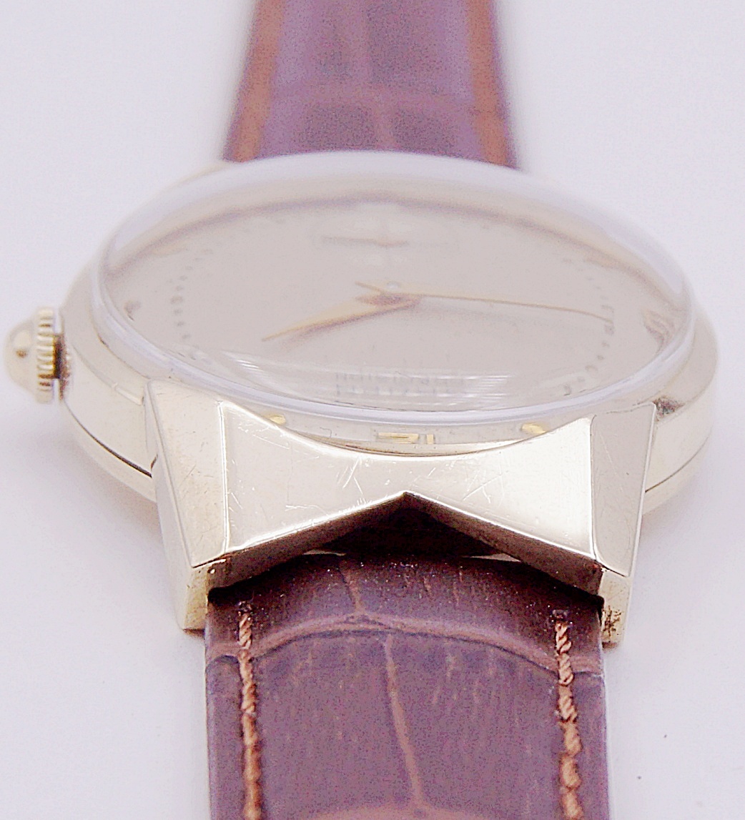 นาฬิกาเก่า GRUEN ไขลานสองเข็มครึ่ง