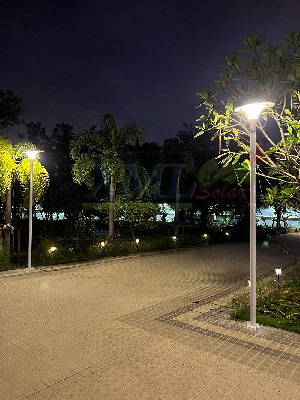 โคมไฟหัวเสา UFO ทรง Pedestrian Body สีเงิน (เปิดได้ 2 แสง)