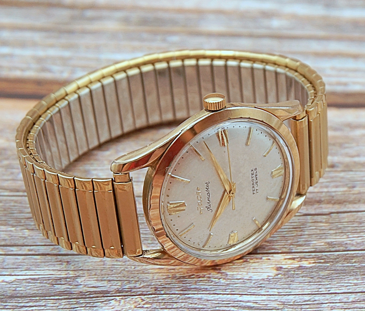 นาฬิกาเก่า FELCA ไขลาน