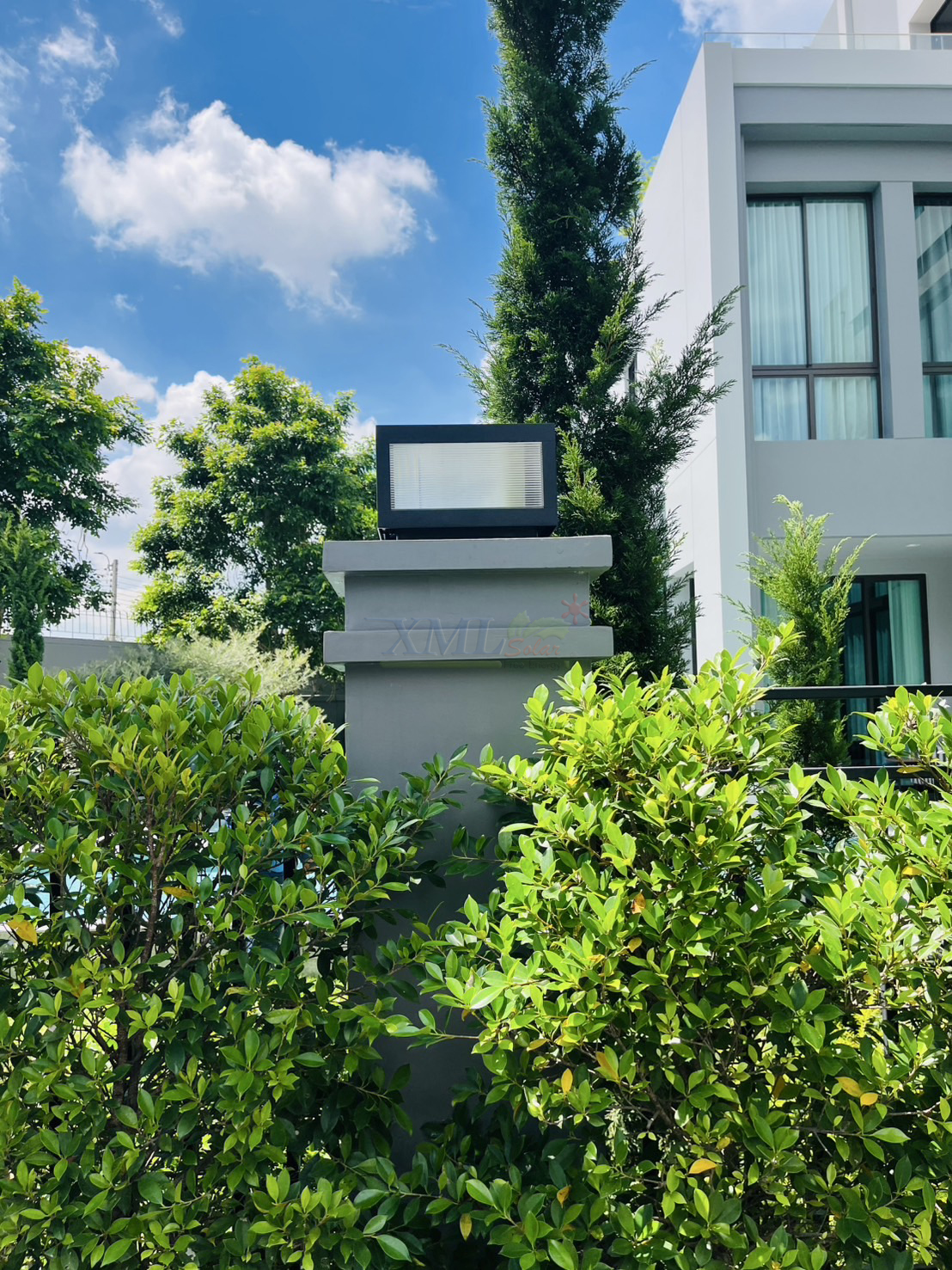 โคมไฟหัวเสาโซล่าเซลล์ ทรงสี่เหลี่ยม รุ่น TZ-3645-L ไซส์ใหญ่ (เปิดได้ 2 แสง)