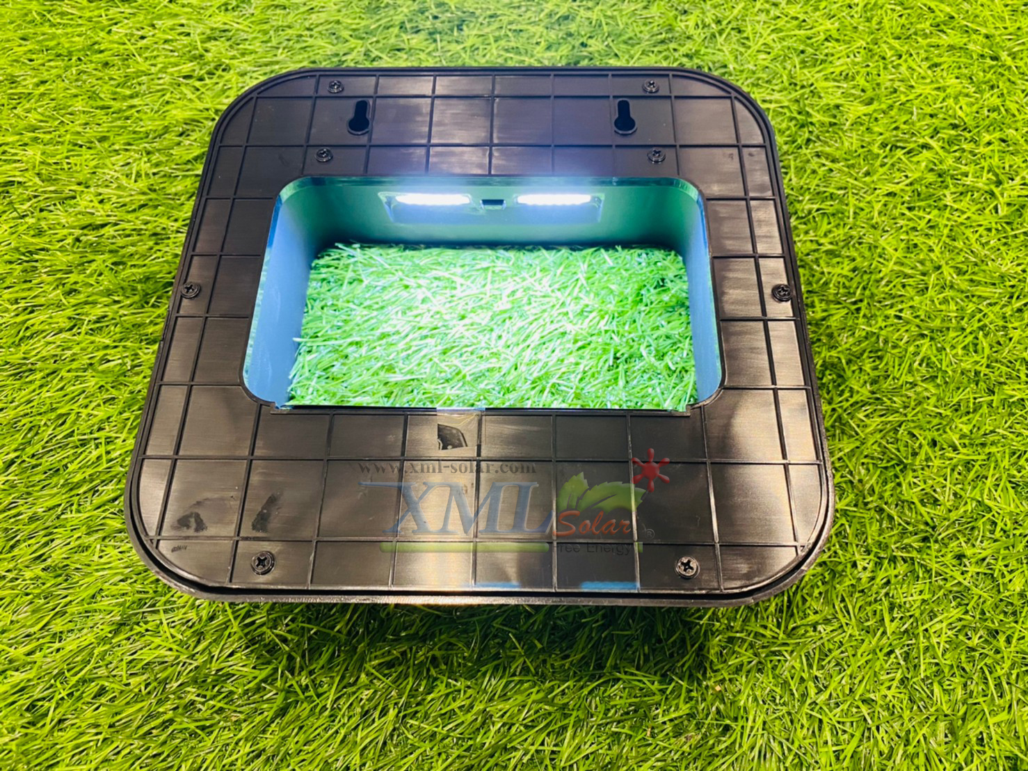 ไฟติดผนังโซล่าเซลล์ ปลูกต้นไม้จิ๋วได้ + Motion (เเสง : ขาว)