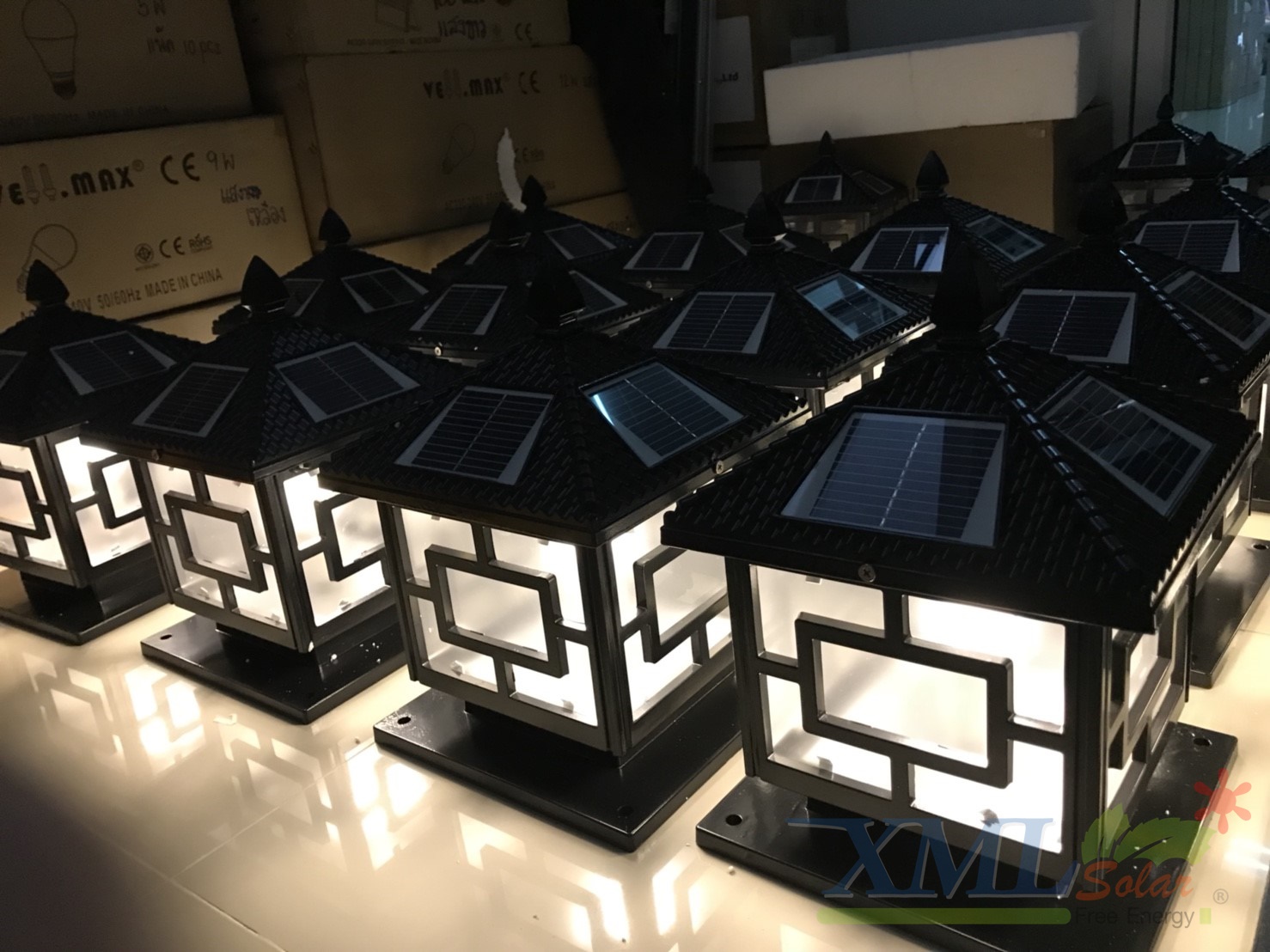 โคมไฟหัวเสาโซล่าเซลล์ + AC ทรง Japanese Style (สีดำ) (เปิดได้ 2 แสง)