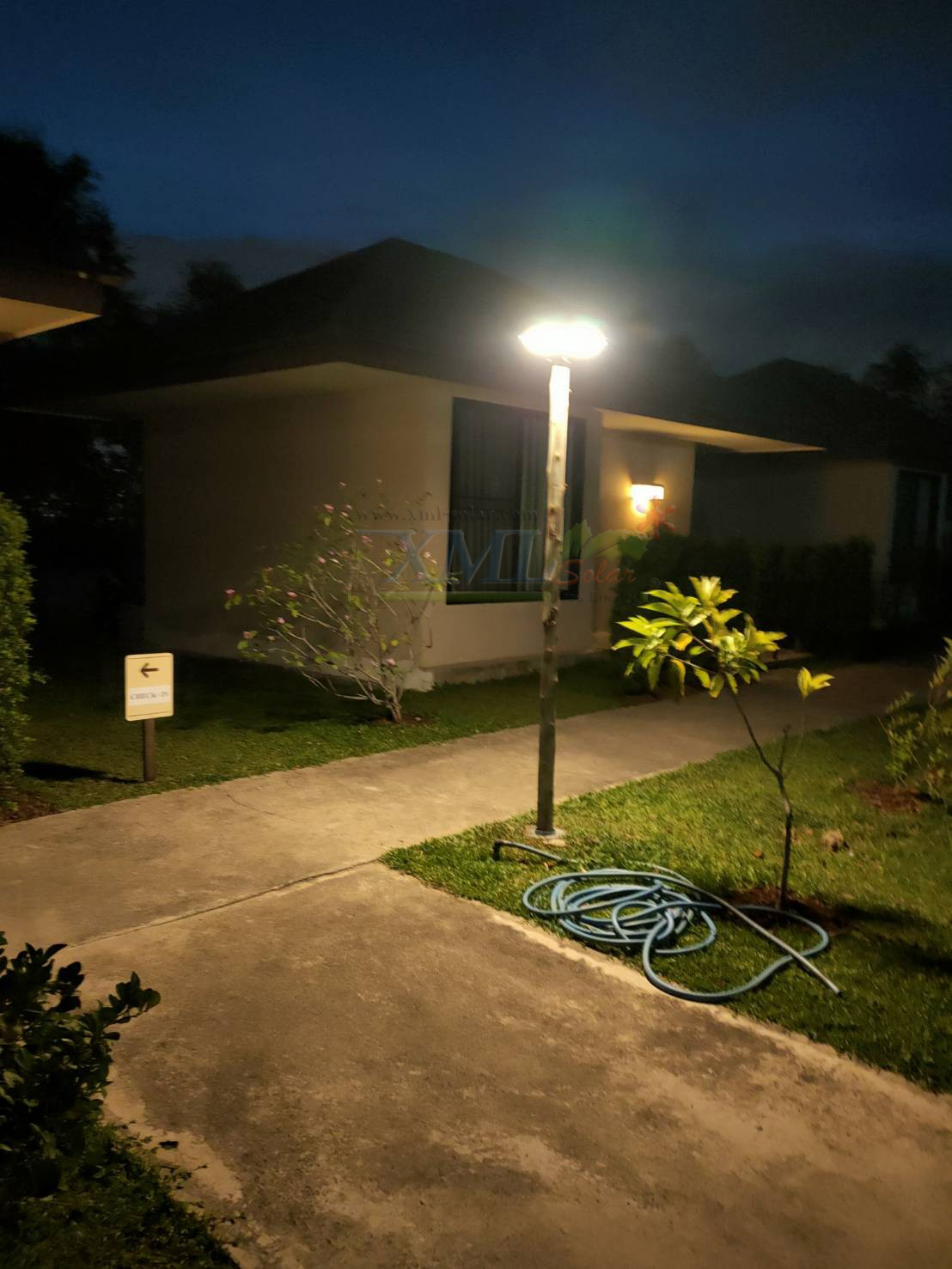 โคมไฟ UFO ทรงสี่เหลี่ยม รุ่น Modi x XML + ระบบ Motion รุ่น 300w (เปิดได้ 3 แสง)