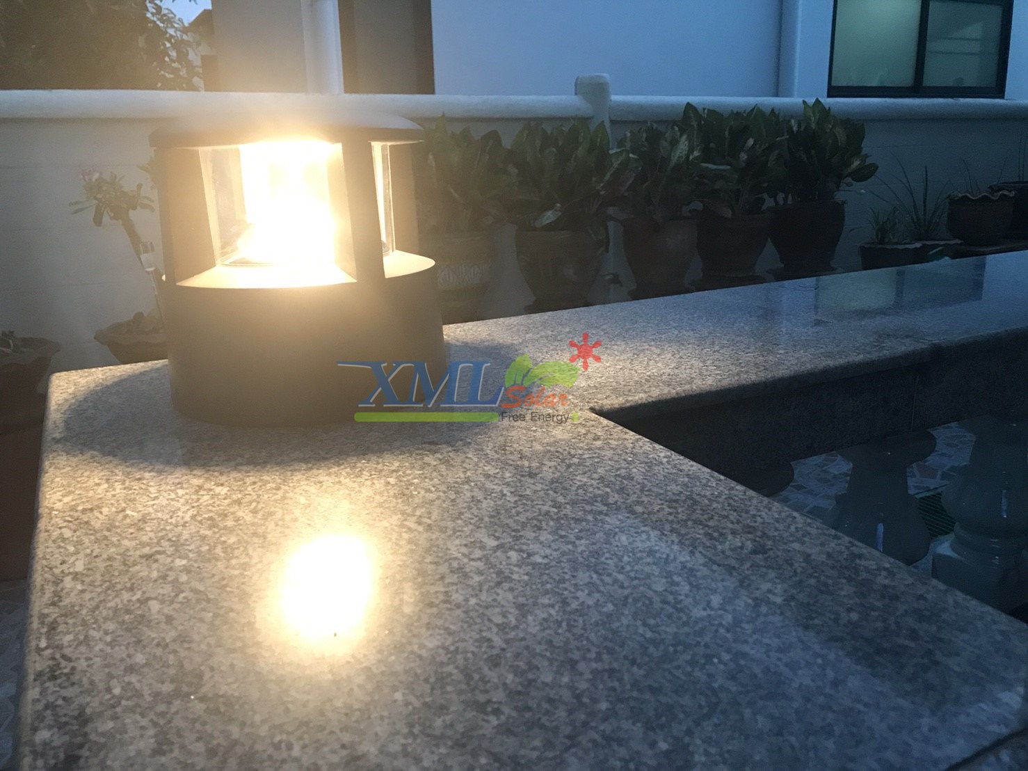 โคมไฟสนามโซล่าเซลล์ ทรง Modern (24 cm.)