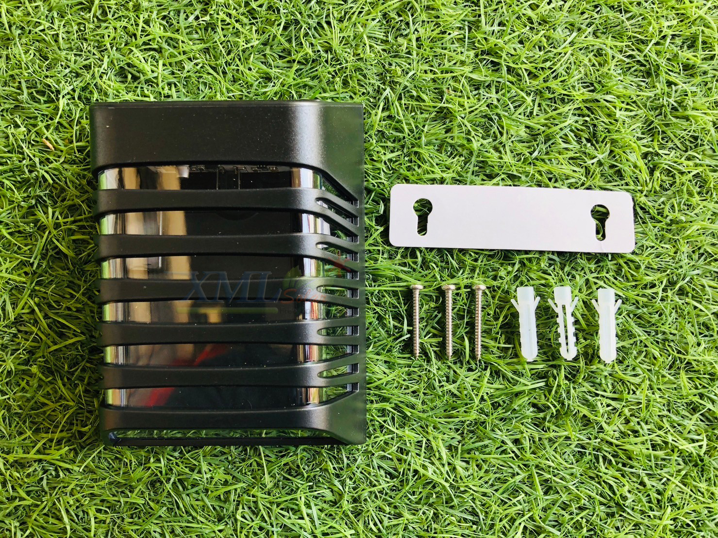 ไฟผนังโซล่าเซลล์ Modern รุ่น เหลี่ยม (แสง : เหลืองวอมไวท์)