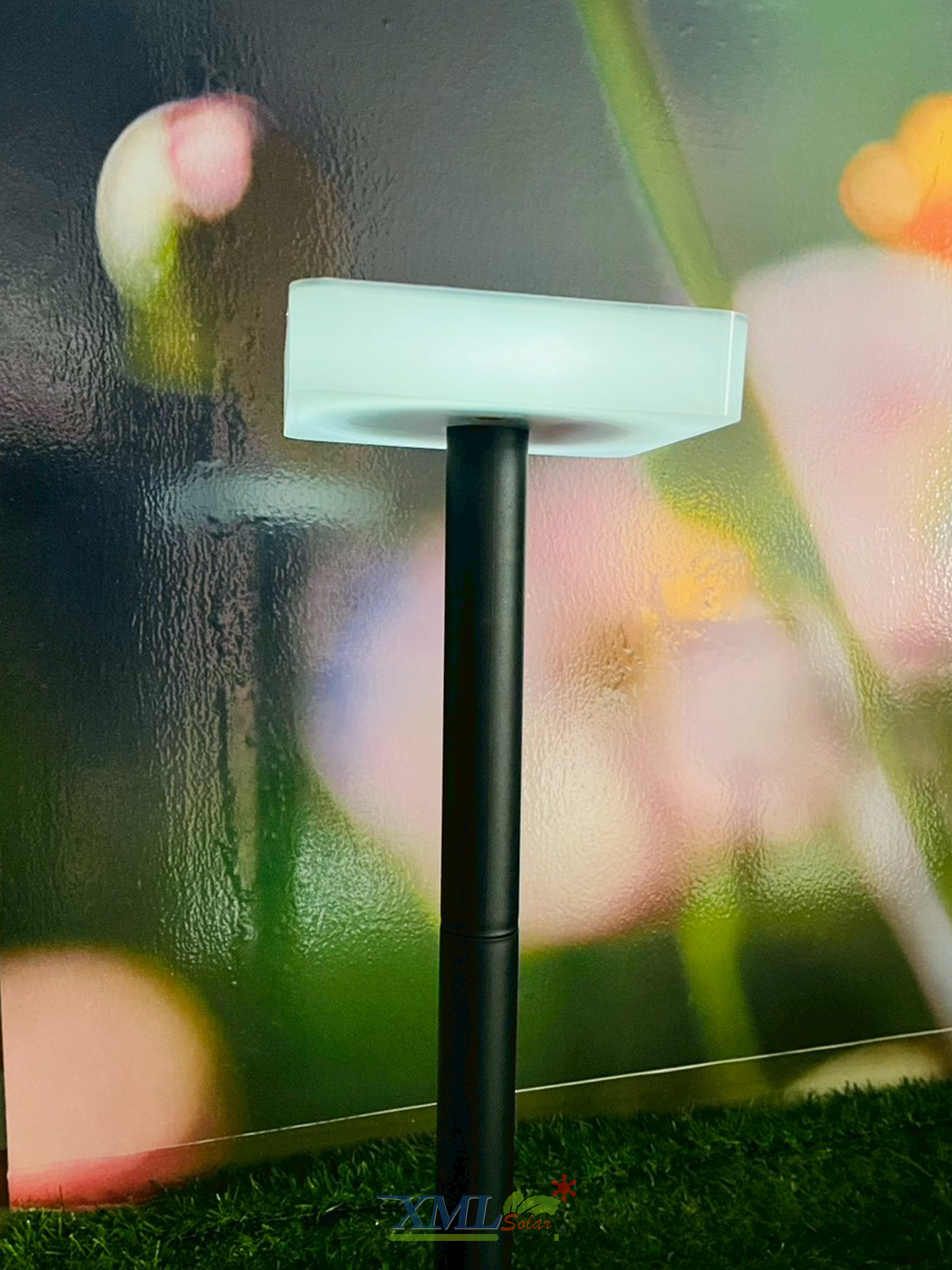 โคมไฟสนามโซล่าเซลล์ ทรงเหลี่ยม รุ่น DPD-0545 (แสง:ขาว + เหลืองวอมไวท์)