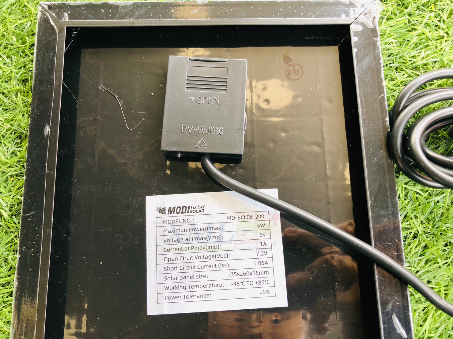 โคมไฟโซล่าเซลล์ ติดเพดาน รุ่น SCL06 (เปิดได้ 3 แสง)