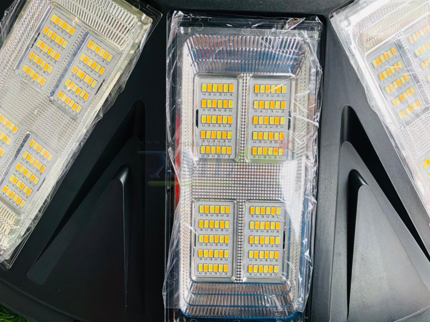 โคมไฟโซล่าเซลล์ UFO ทรงกลม (ขนาดใหญ่สุด 75 ซม.) (เปิดได้ 3 แสง) รุ่น MD-SLT38-500W