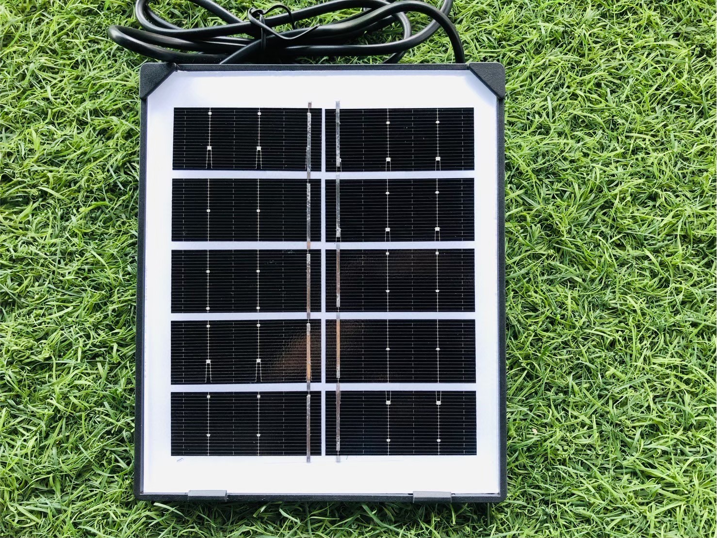 ไฟสปอตไลท์โซล่าเซลล์ 20 W รุ่น MD-PT08 (เเสง : เหลืองวอมไวท์)