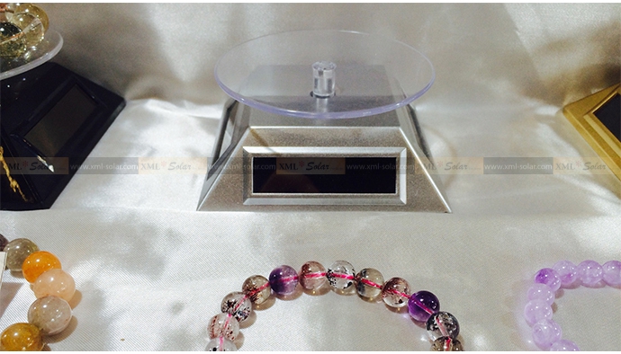 เเท่นโชว์สินค้าหมุนได้ พลังเเสงอาทิตย์ (รุ่น สีเทา)