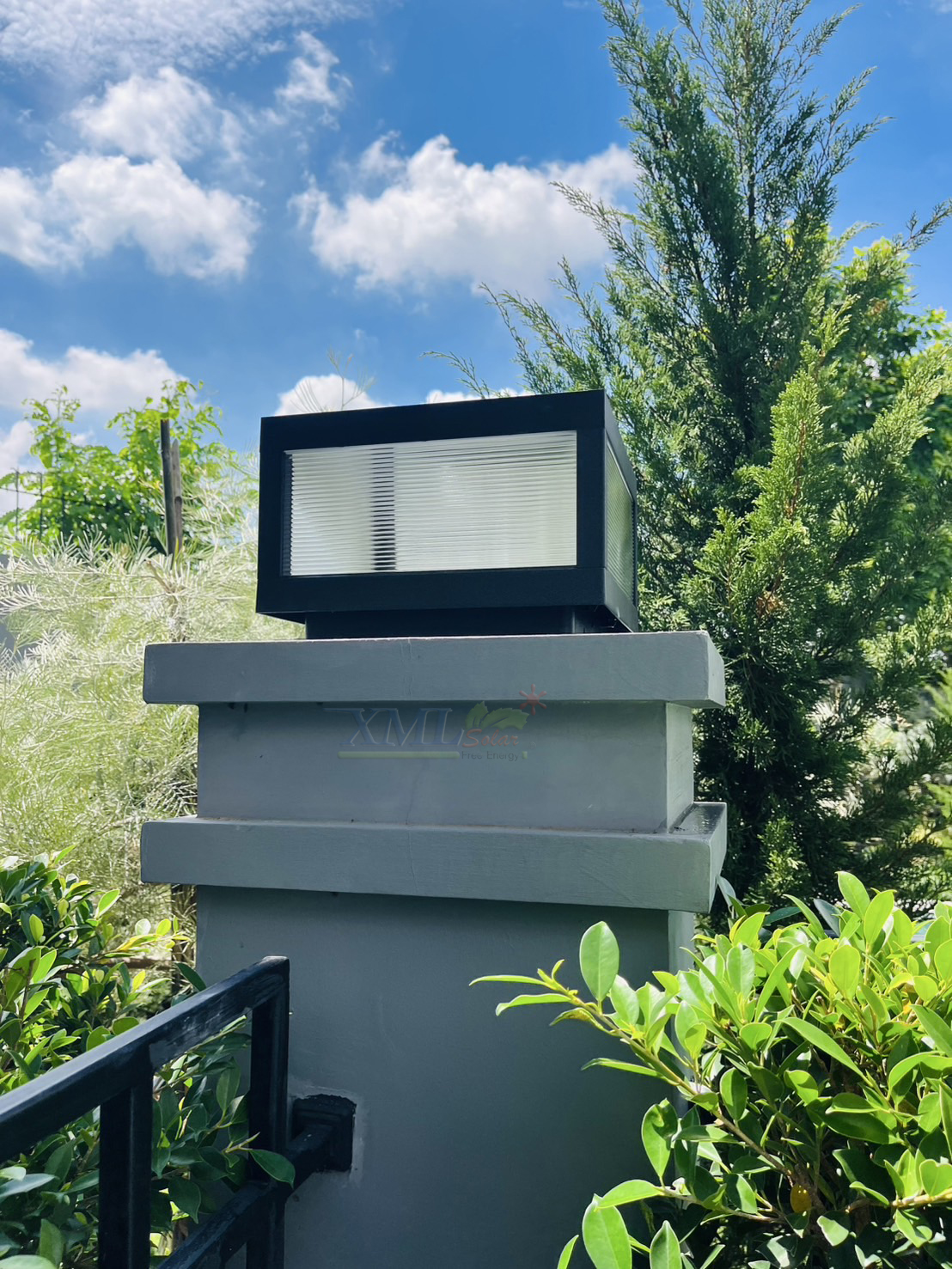 โคมไฟหัวเสาโซล่าเซลล์ ทรงสี่เหลี่ยม รุ่น TZ-3645-L ไซส์ใหญ่ (เปิดได้ 2 แสง)