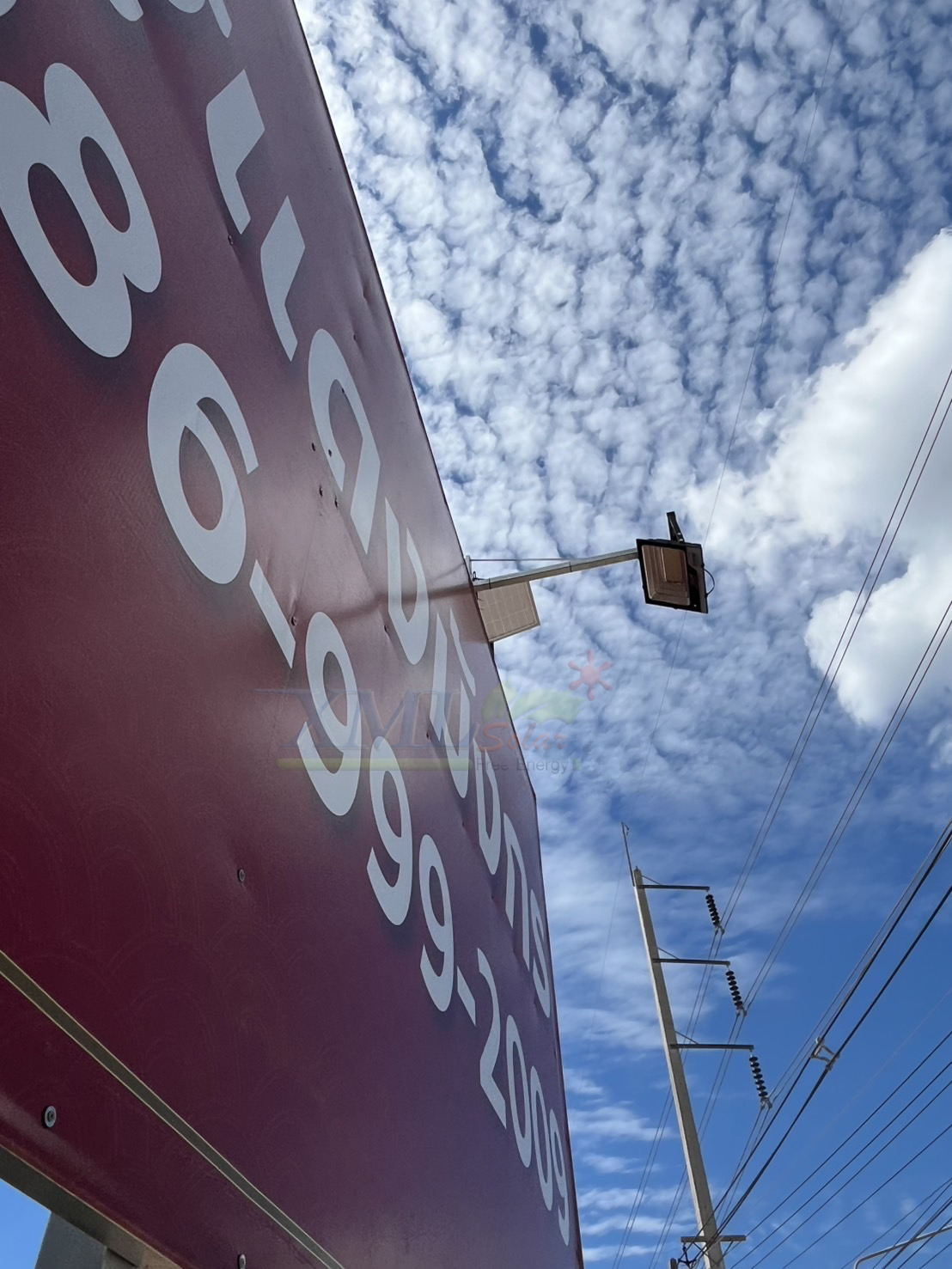 ไฟสปอตไลท์โซล่าเซลล์ 200 Watt กล่องสีน้ำตาล (เปิดได้ 3 แสง)