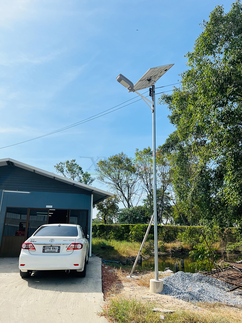 โคมไฟถนนโซล่าเซลล์ Series Y แผงเเยกโคมได้ (12800 Lumens + แผง 200 W) (แสง : ขาว)