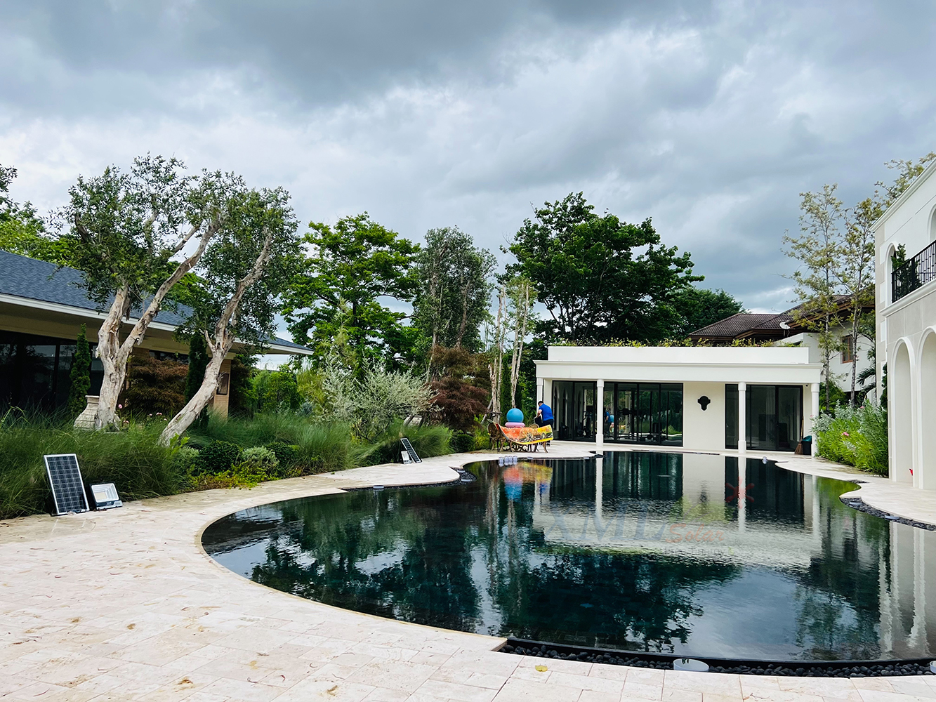 ไฟสปอตไลท์โซล่าเซลล์ 300 Watt กล่องสีน้ำตาล (เปิดได้ 3 แสง)