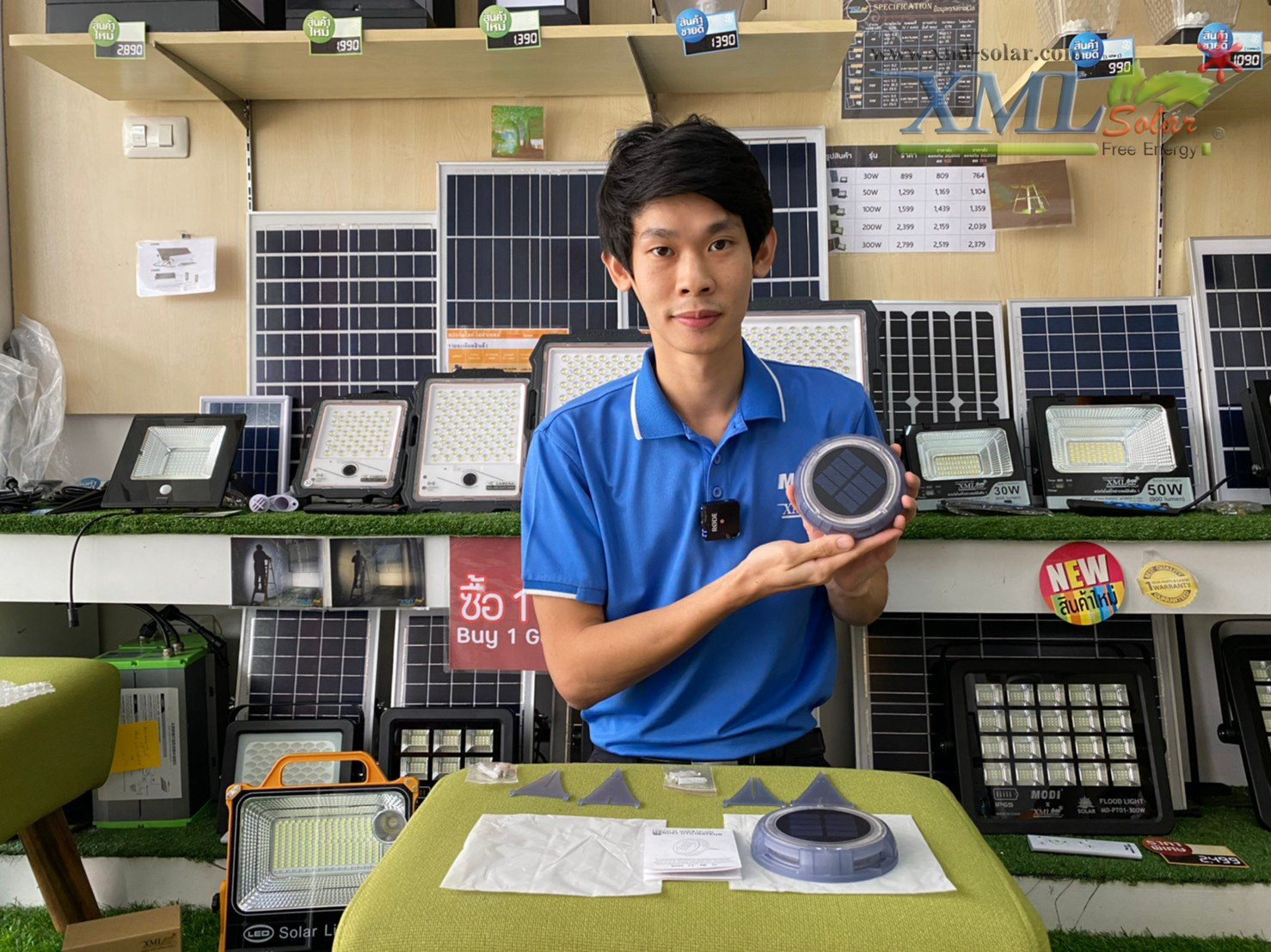 โคมไฟฝังพื้นโซล่าเซลล์ 8 LED ทรงกลม (เเสง : เหลืองวอมไวท์) 1 แถม 1