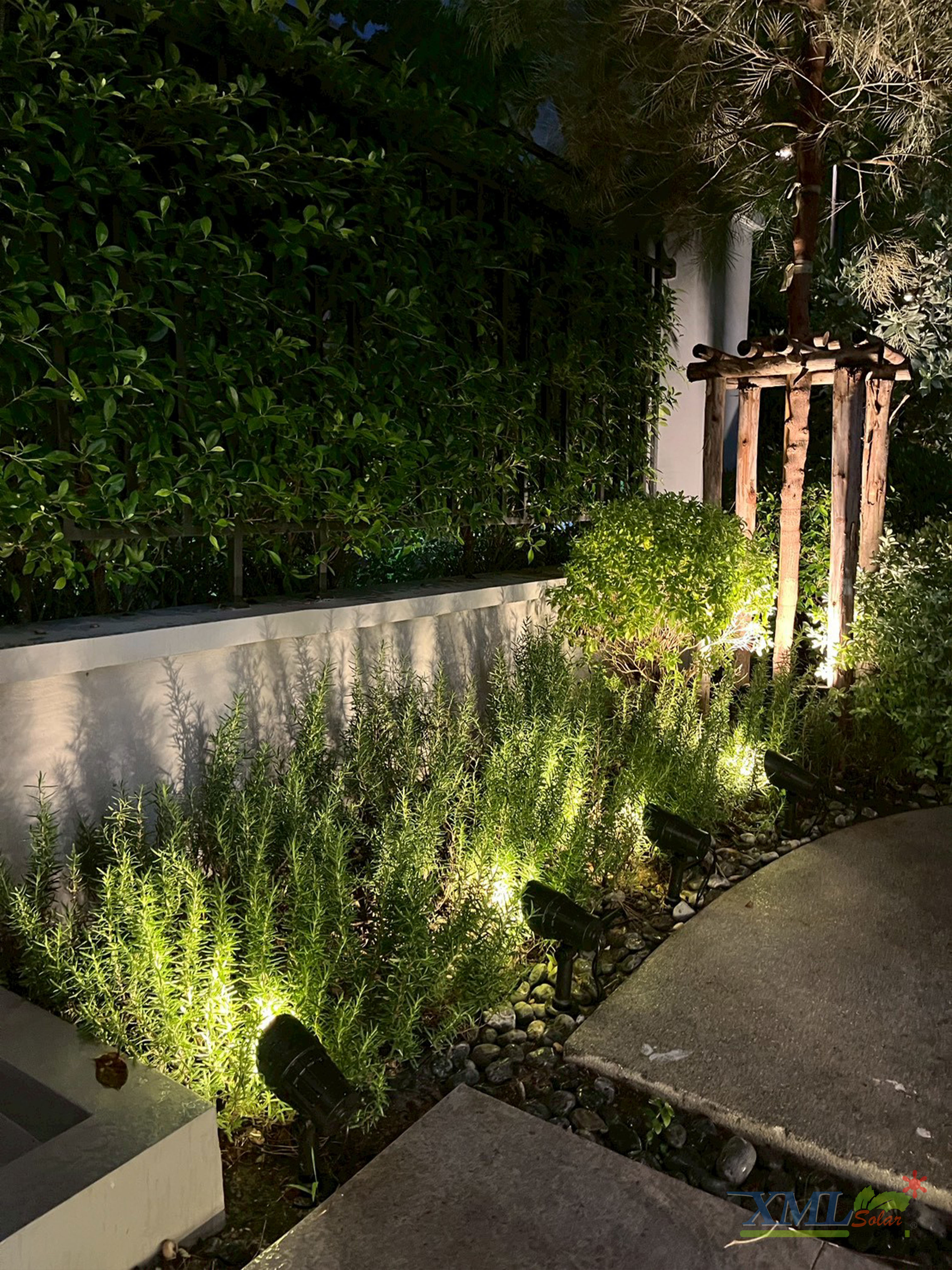 โคมไฟปักสนามโซล่าเซลล์ แพ็ค 4 ดวง รุ่น MD-SSL88 (แสง : เหลืองวอมไวท์)